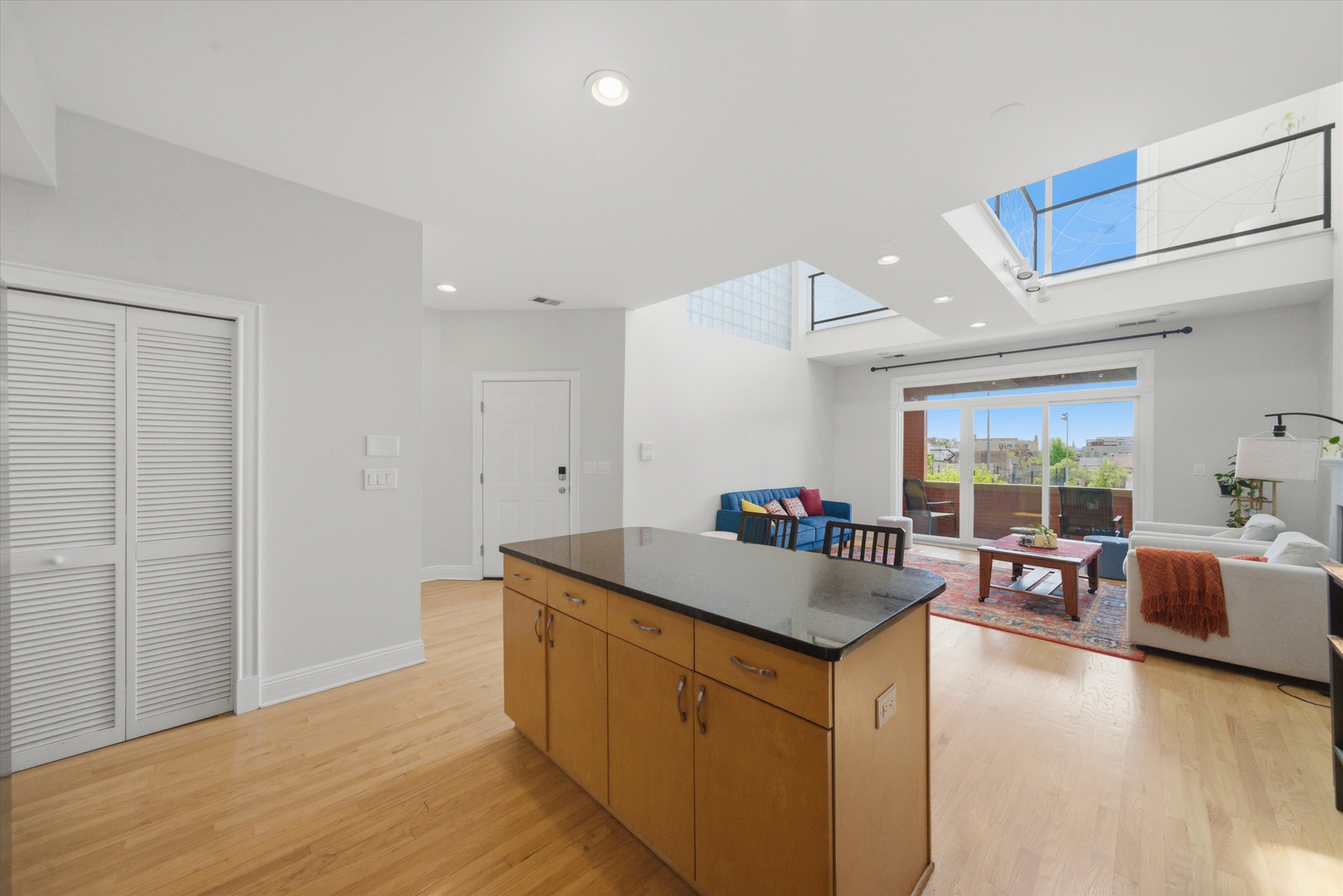 1656 W Augusta Boulevard Unit: 3W