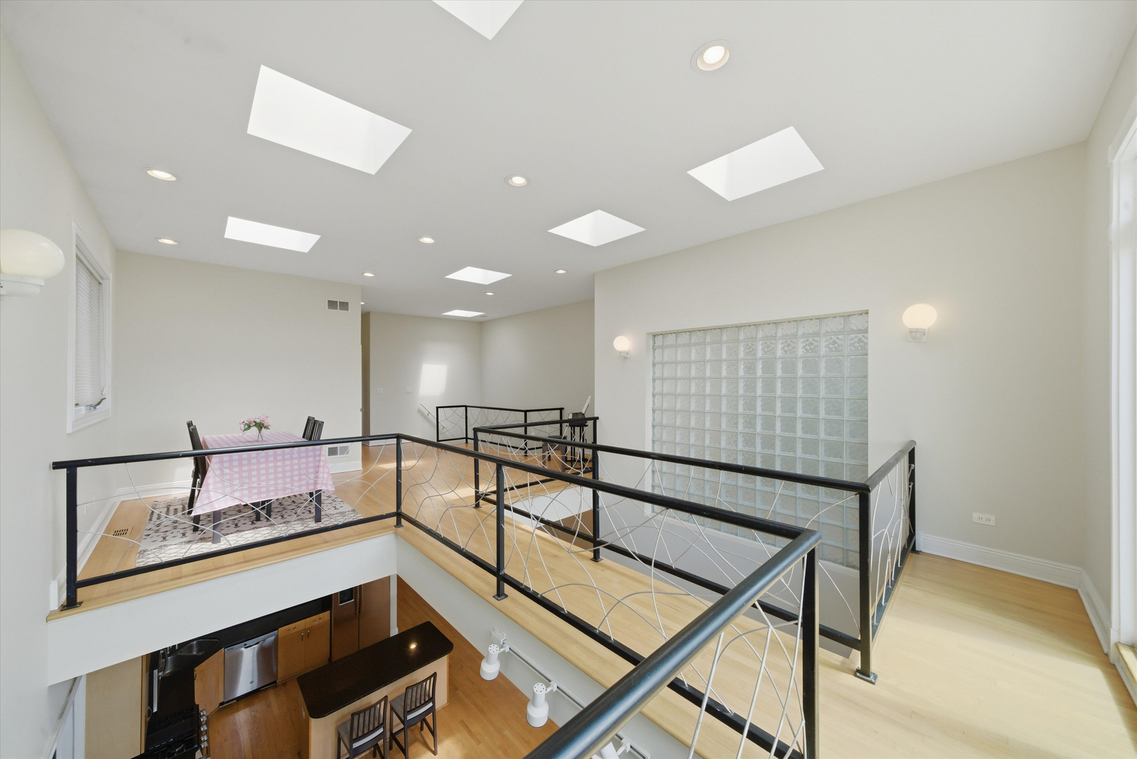 1656 W Augusta Boulevard Unit: 3W
