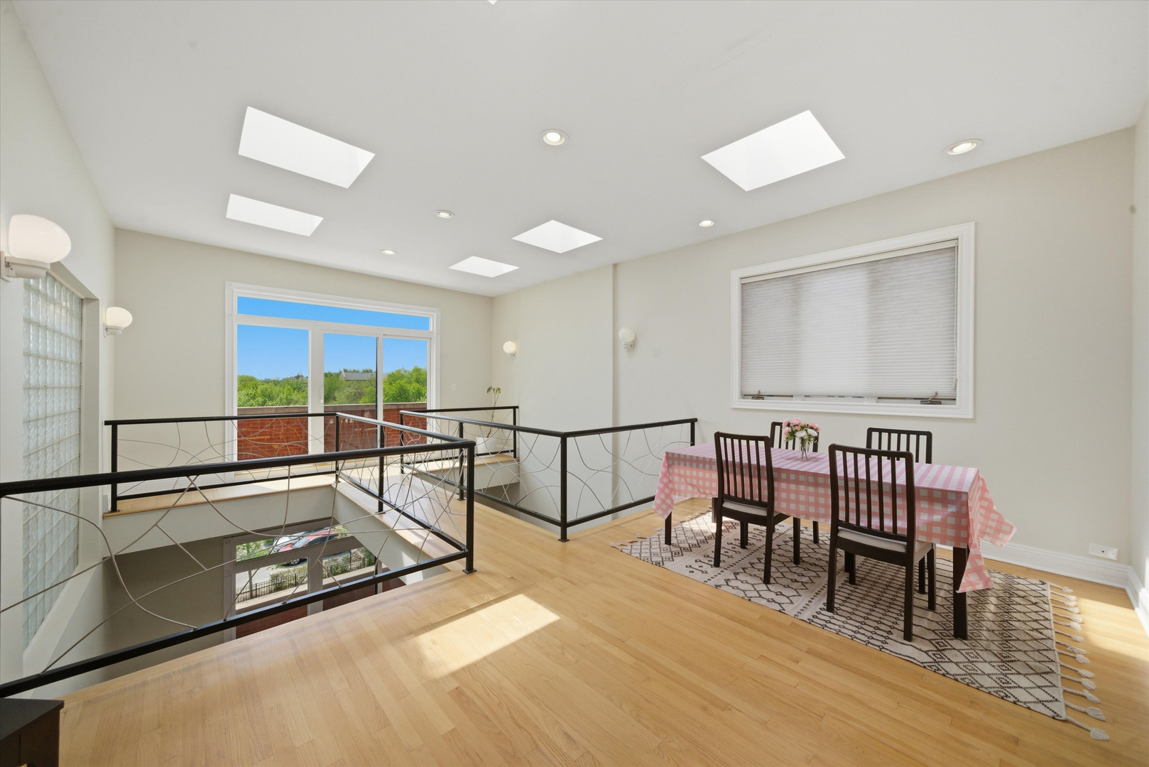 1656 W Augusta Boulevard Unit: 3W