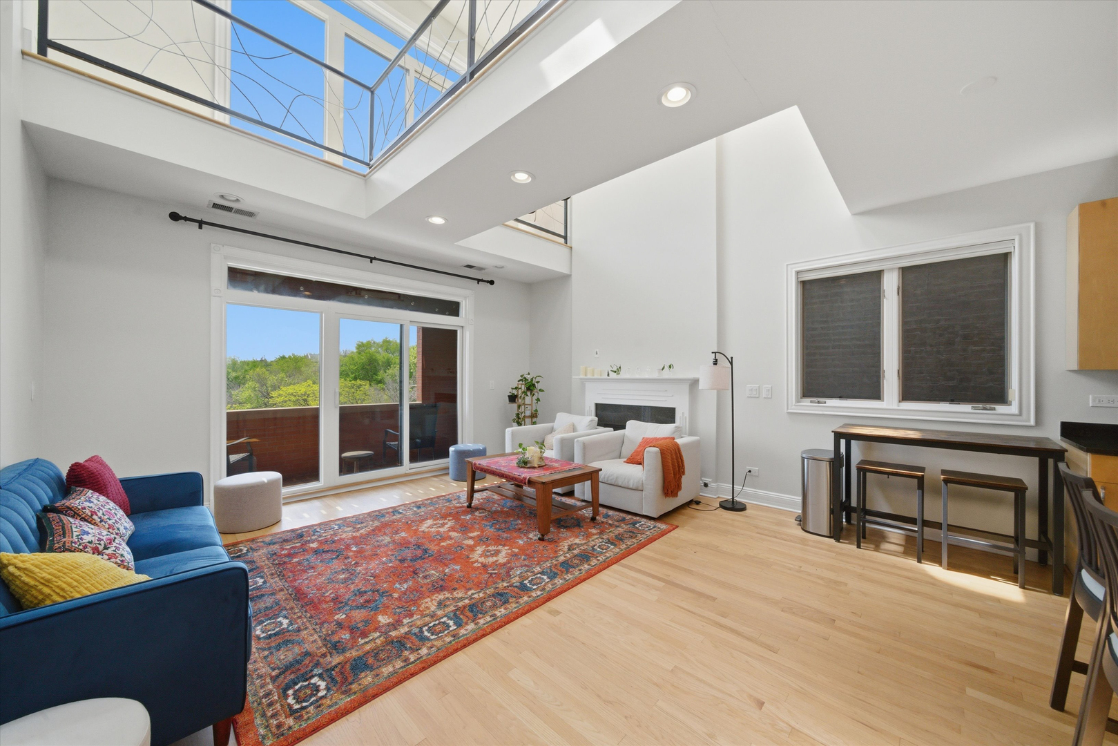 1656 W Augusta Boulevard Unit: 3W
