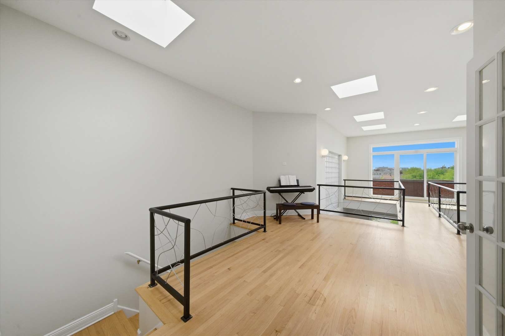 1656 W Augusta Boulevard Unit: 3W