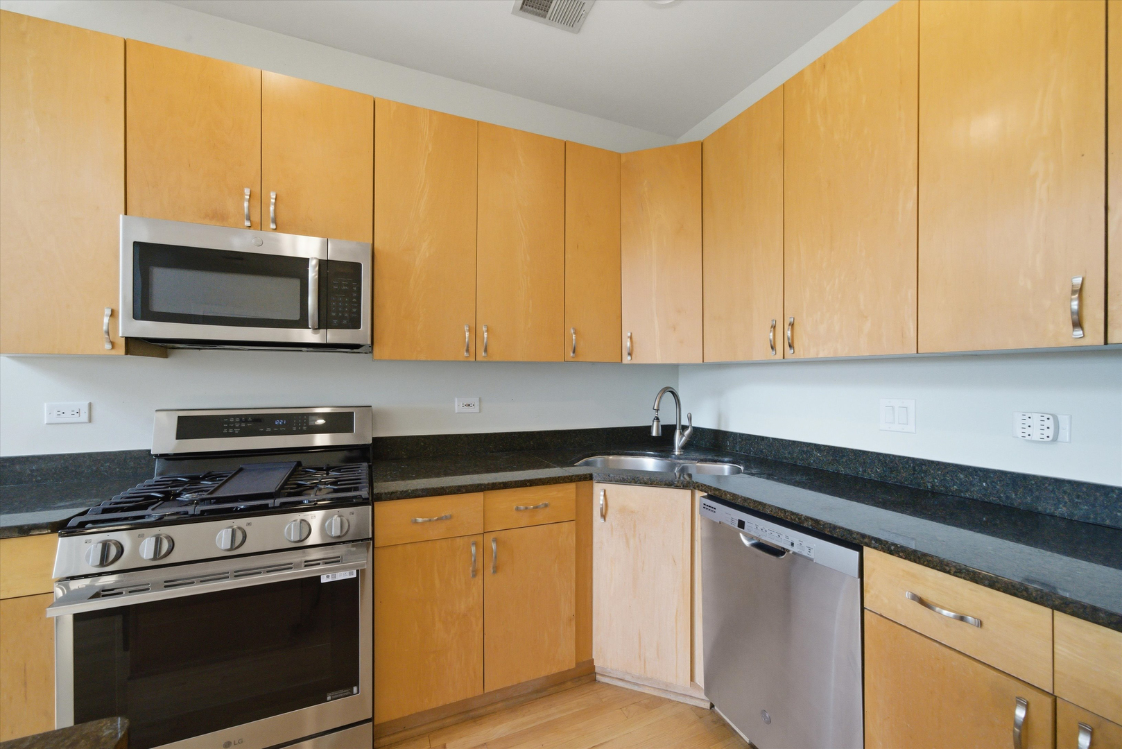 1656 W Augusta Boulevard Unit: 3W