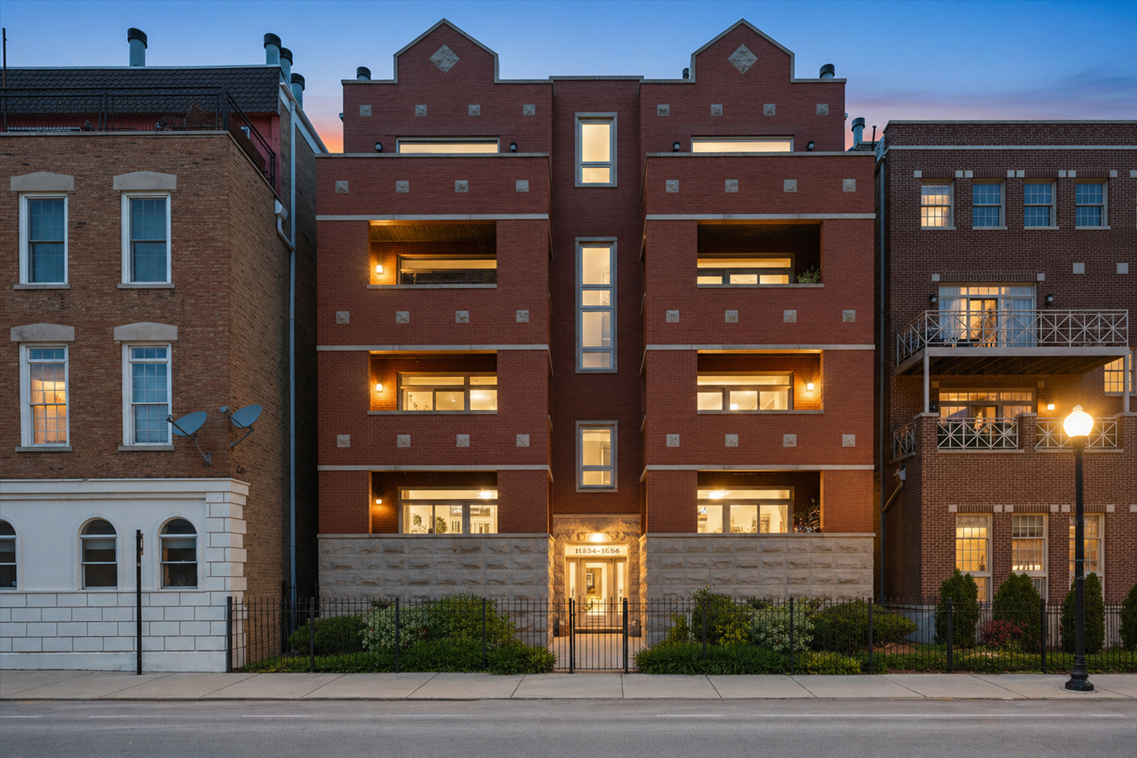 1656 W Augusta Boulevard Unit: 3W