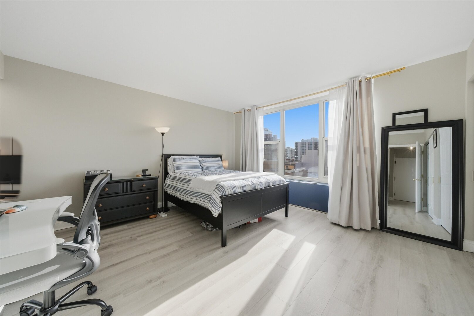1325 N State Parkway Unit: 18D