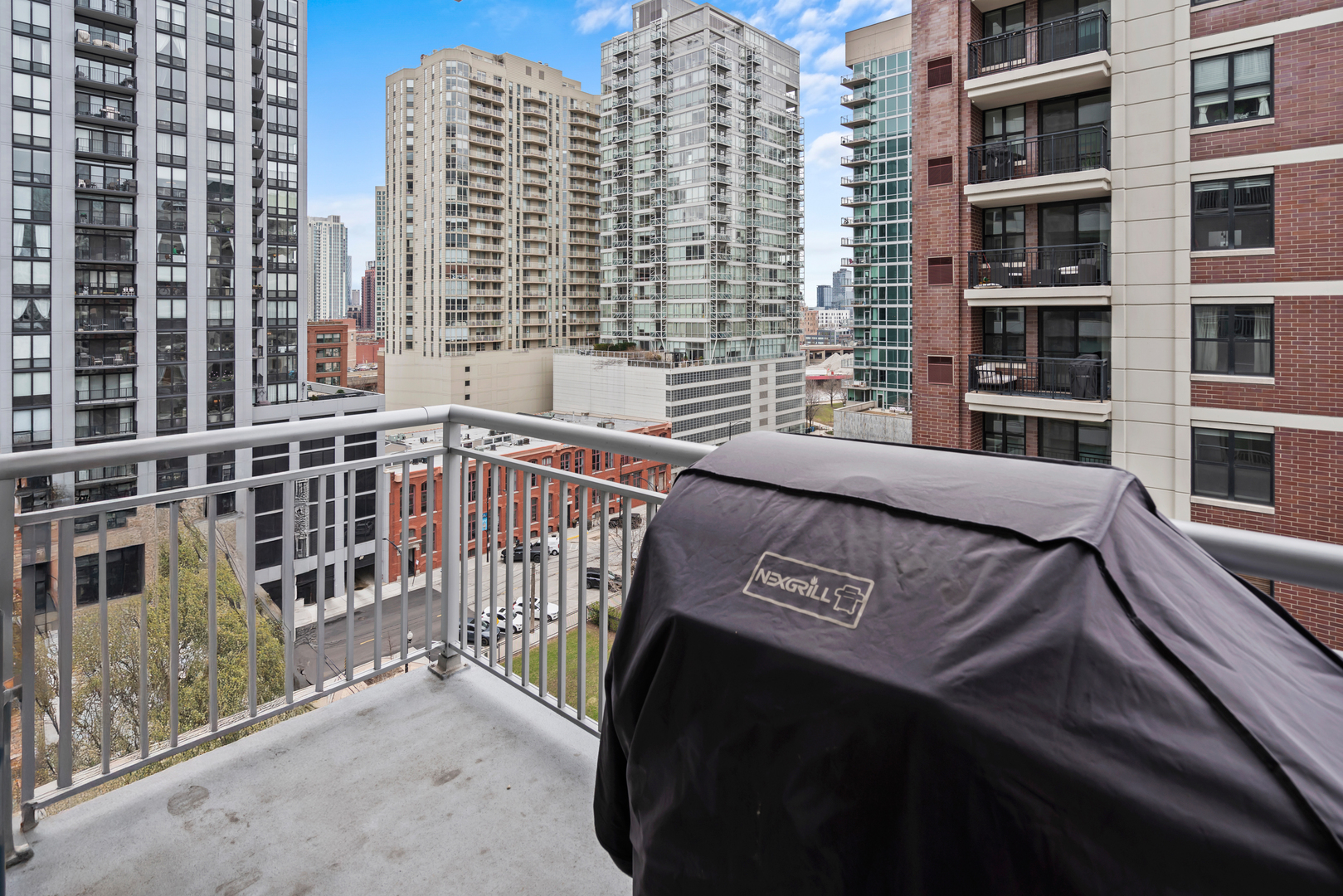 421 W Huron Street Unit: 1009