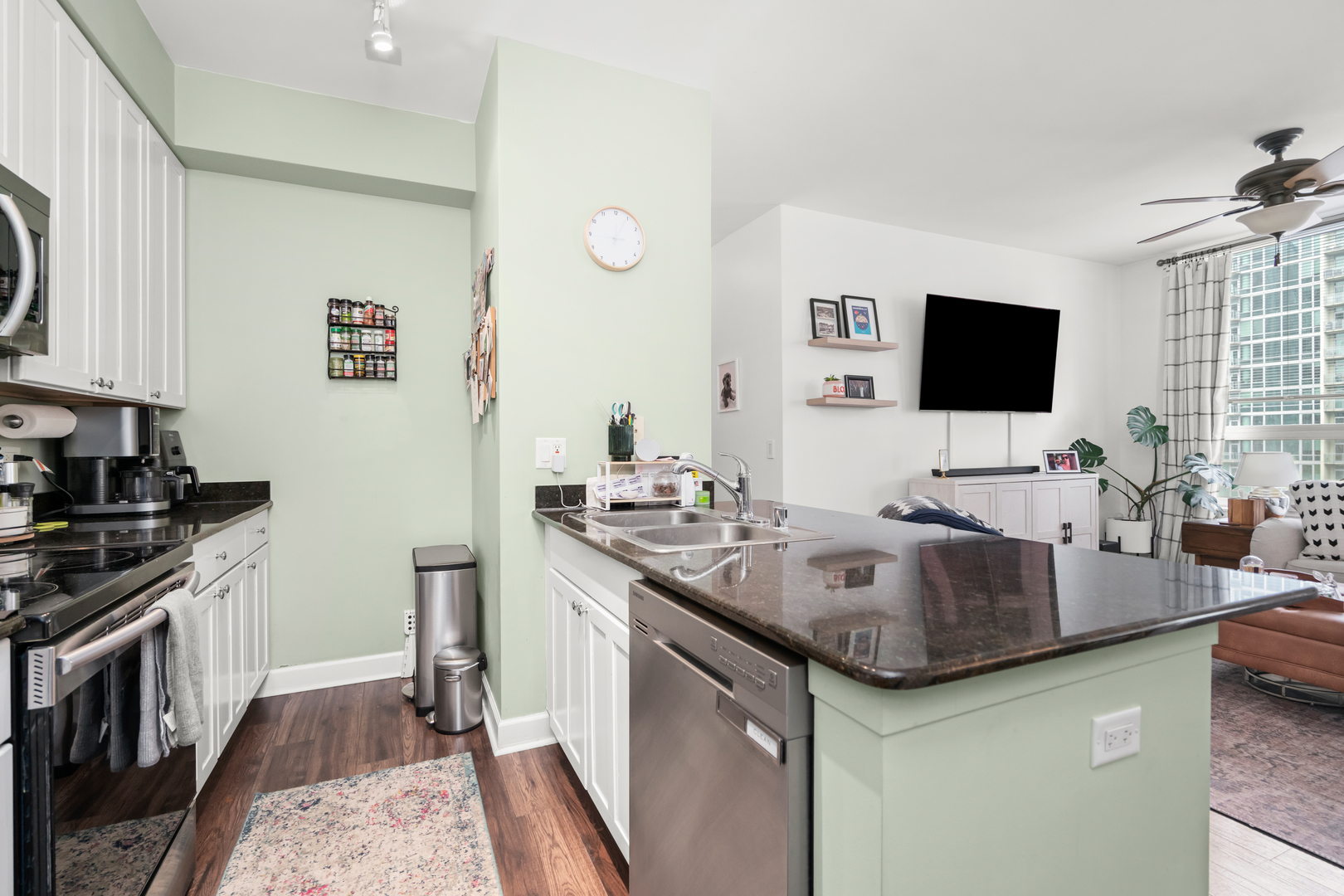 421 W Huron Street Unit: 1009
