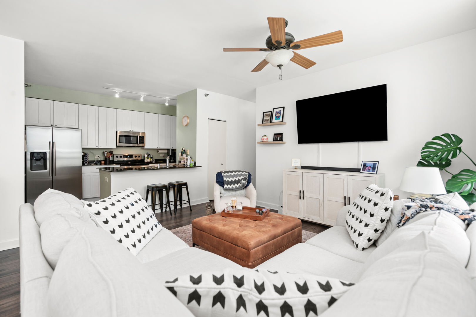 421 W Huron Street Unit: 1009