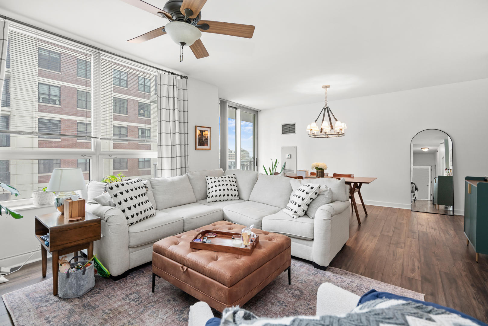 421 W Huron Street Unit: 1009