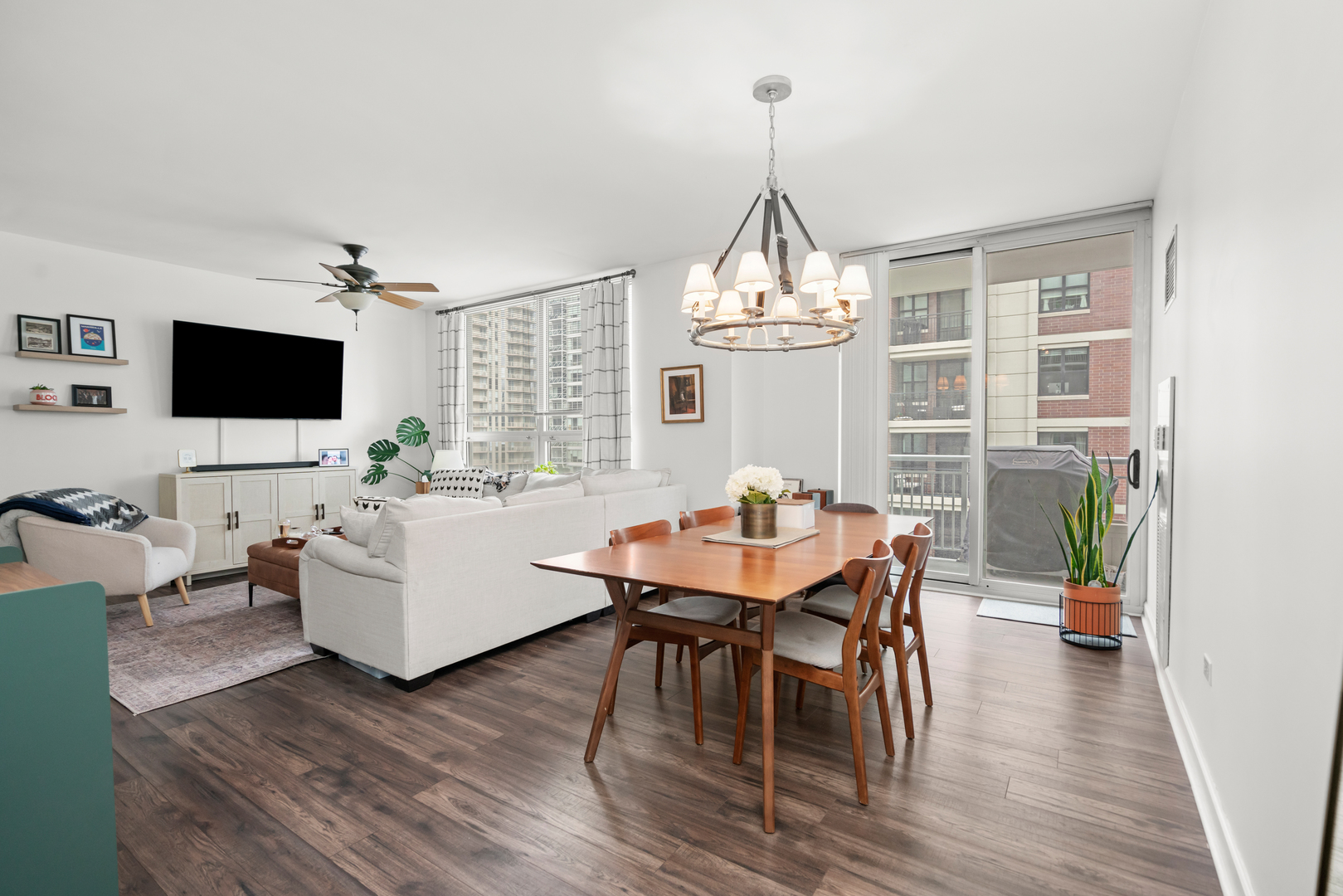 421 W Huron Street Unit: 1009