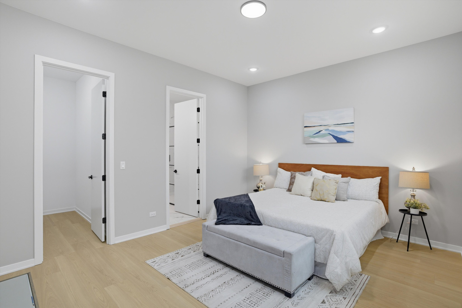 5830 N Lincoln Avenue Unit: 3S