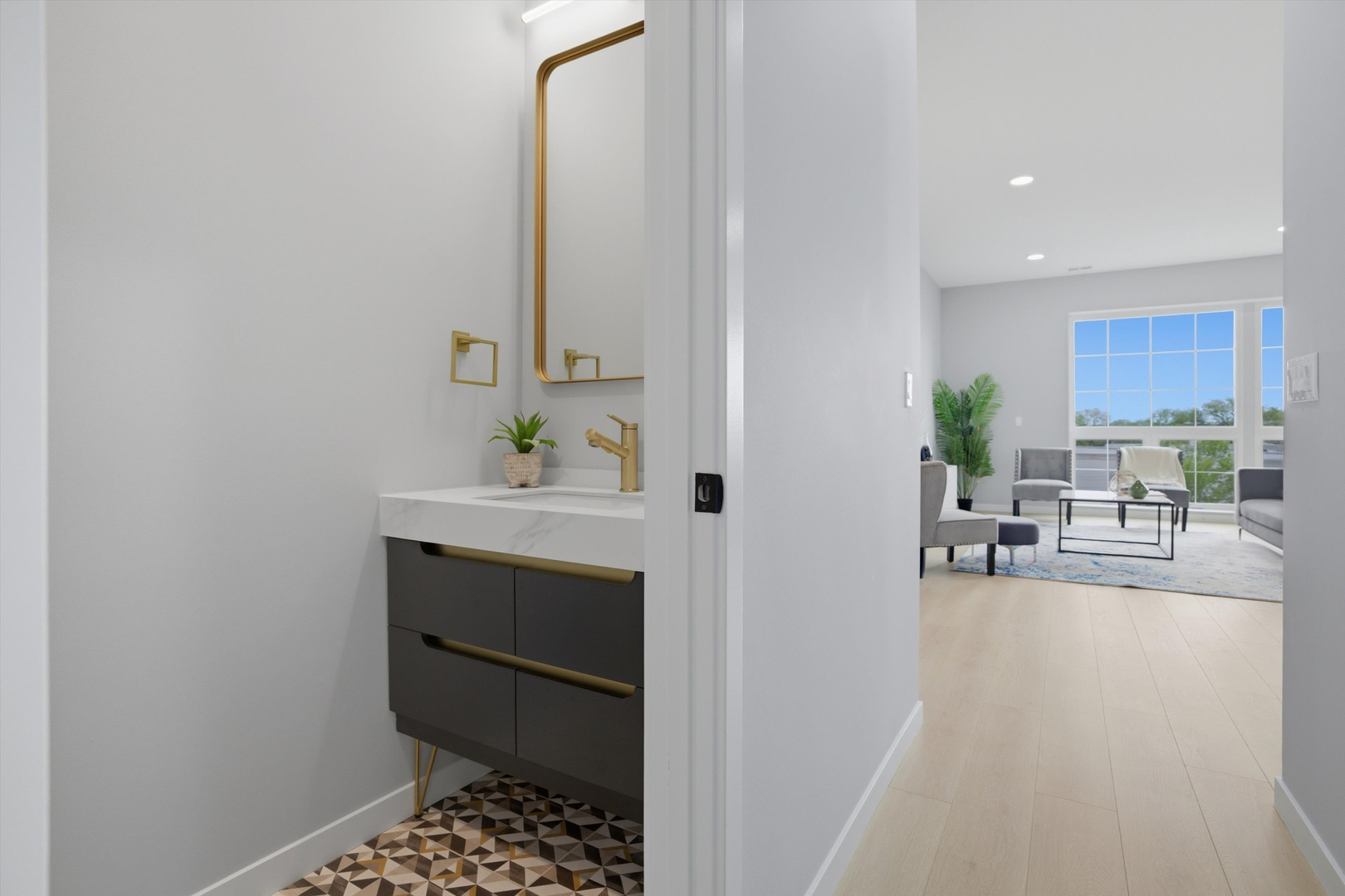 5830 N Lincoln Avenue Unit: 3S