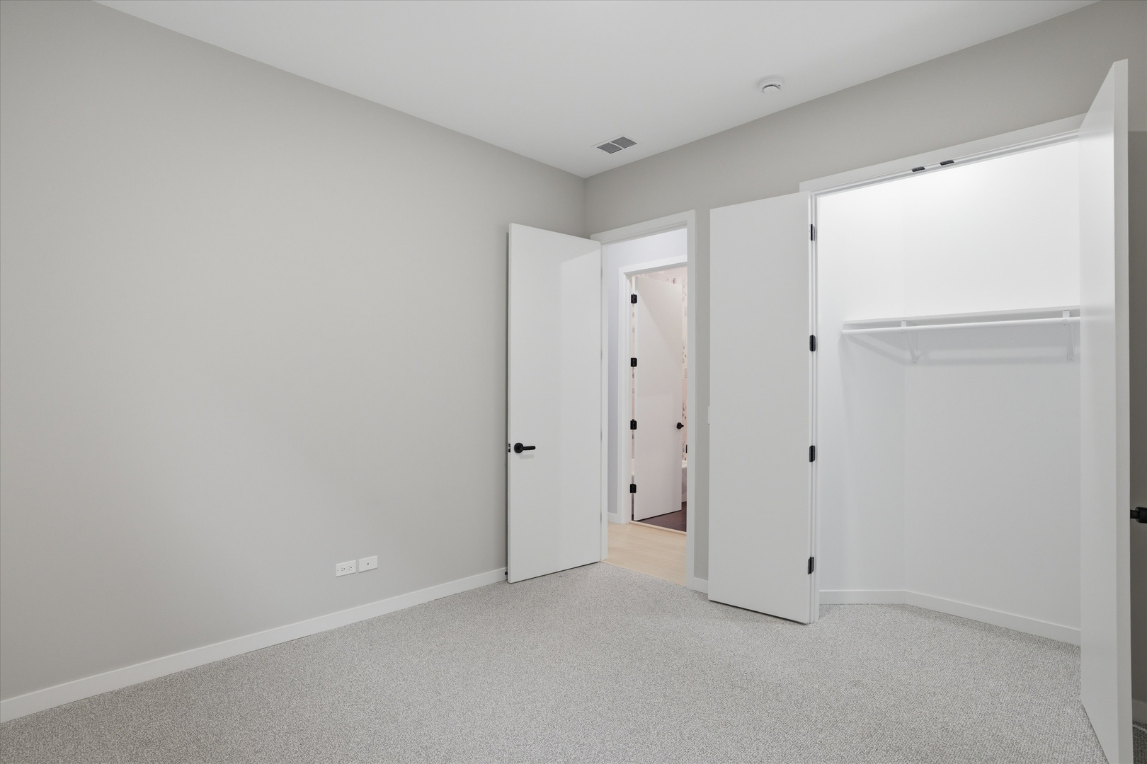 5830 N Lincoln Avenue Unit: 3S