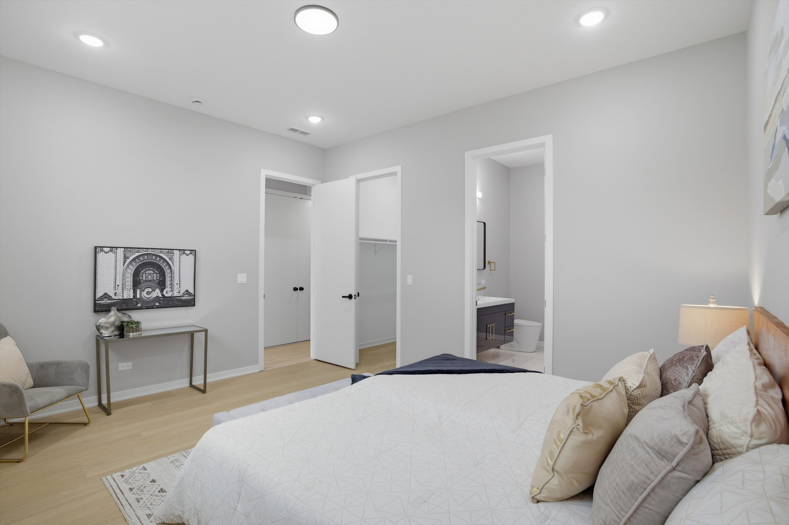 5830 N Lincoln Avenue Unit: 3S