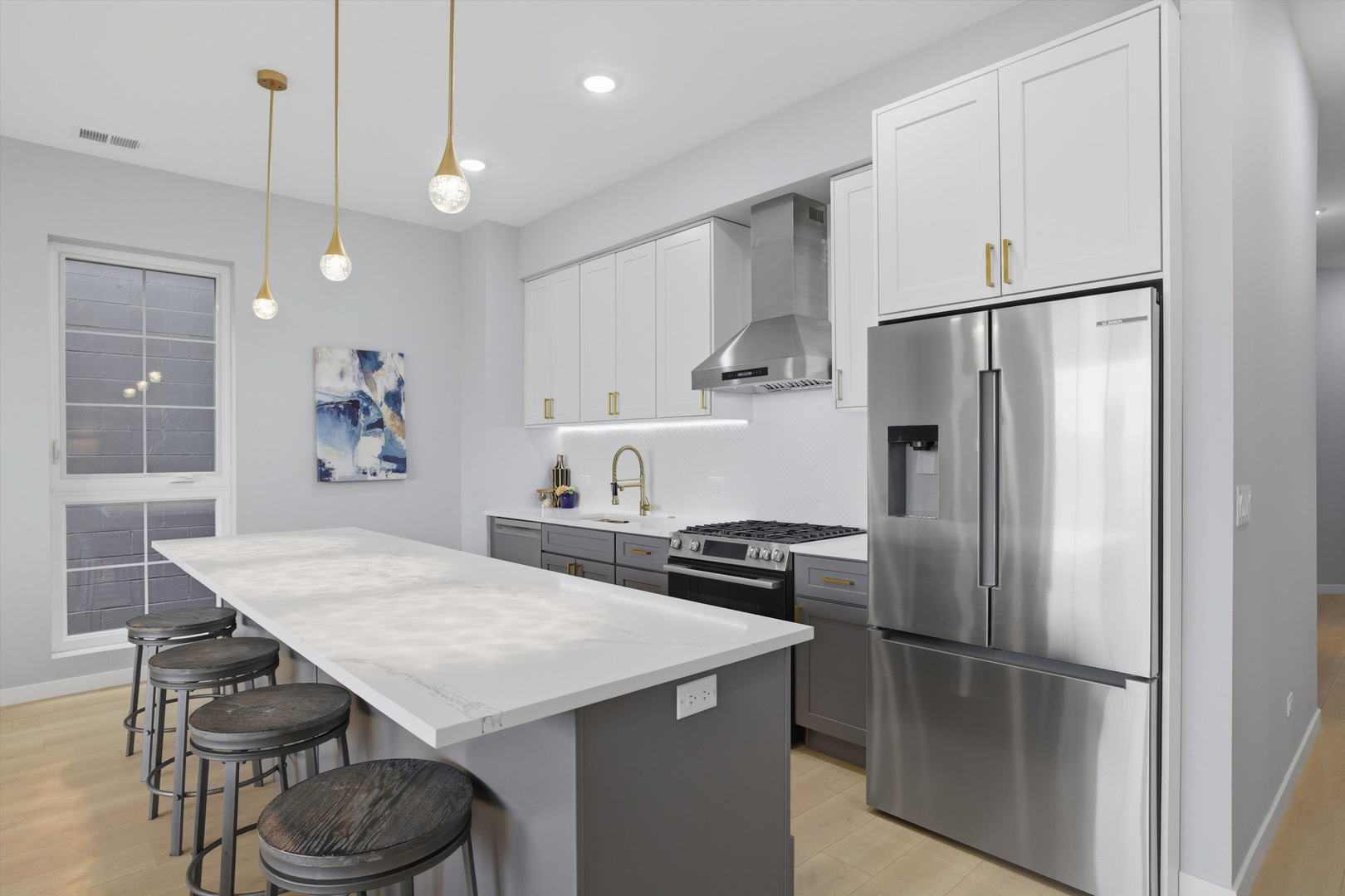 5830 N Lincoln Avenue Unit: 3S