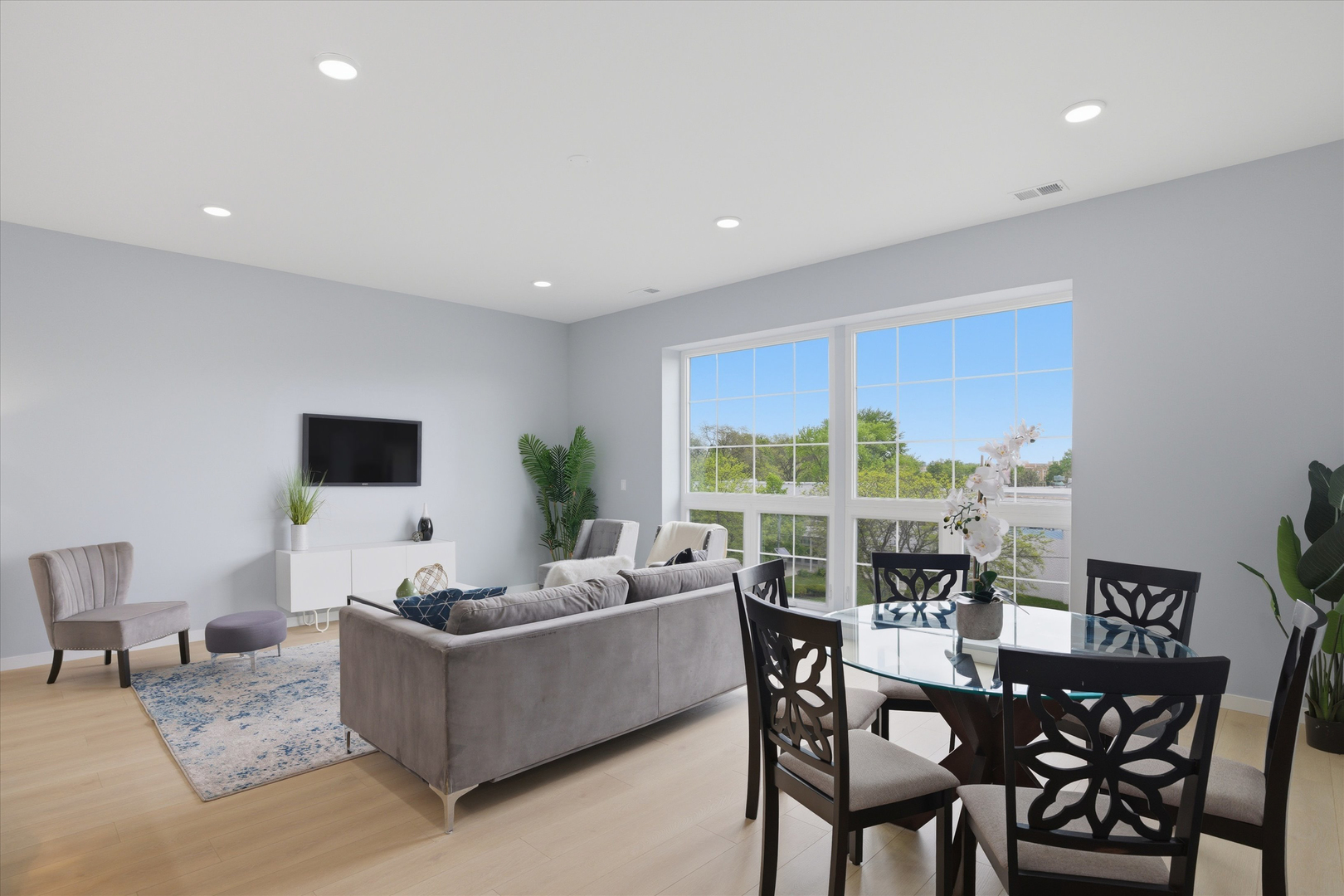 5830 N Lincoln Avenue Unit: 3S