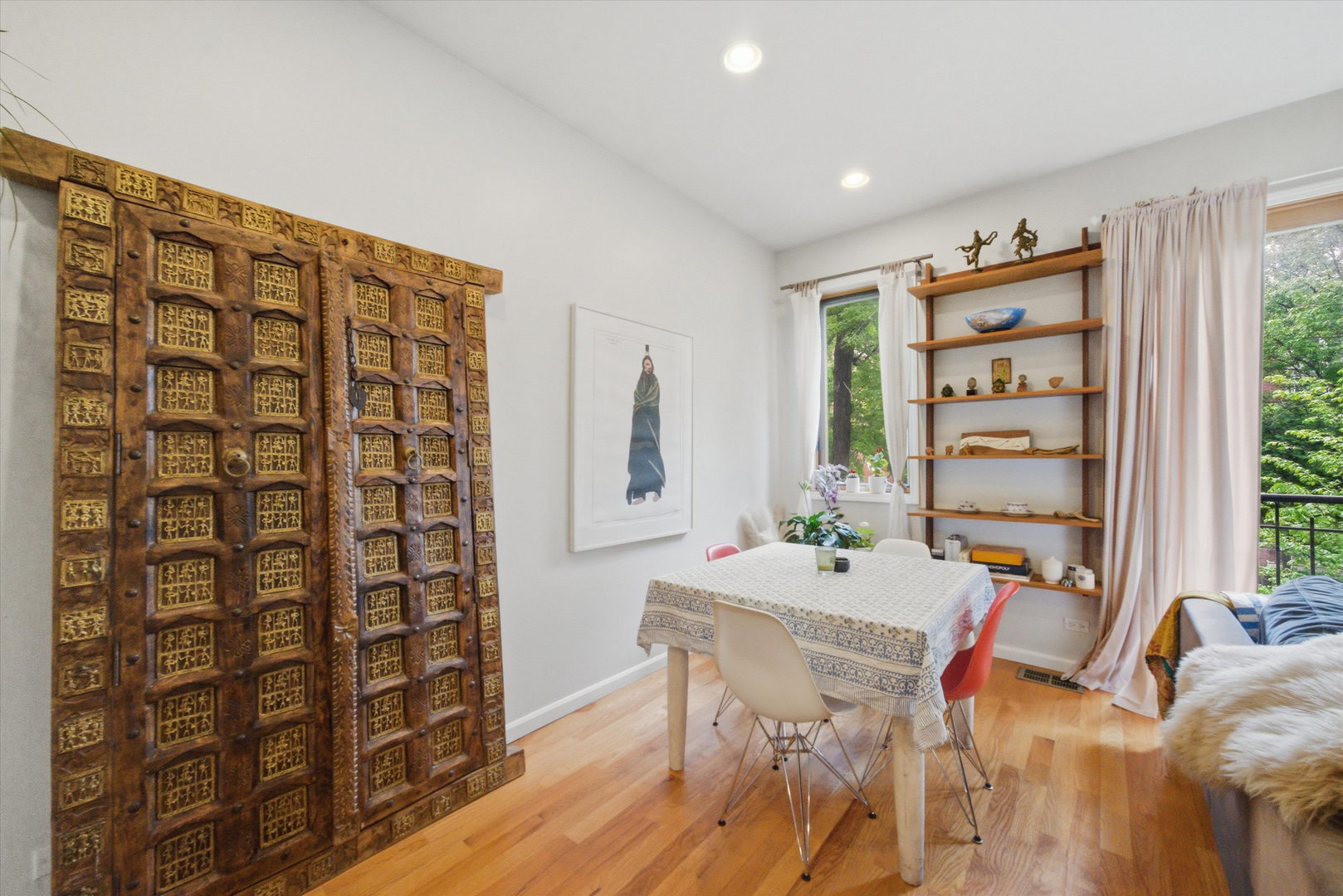 2416 W THOMAS Street Unit: 2