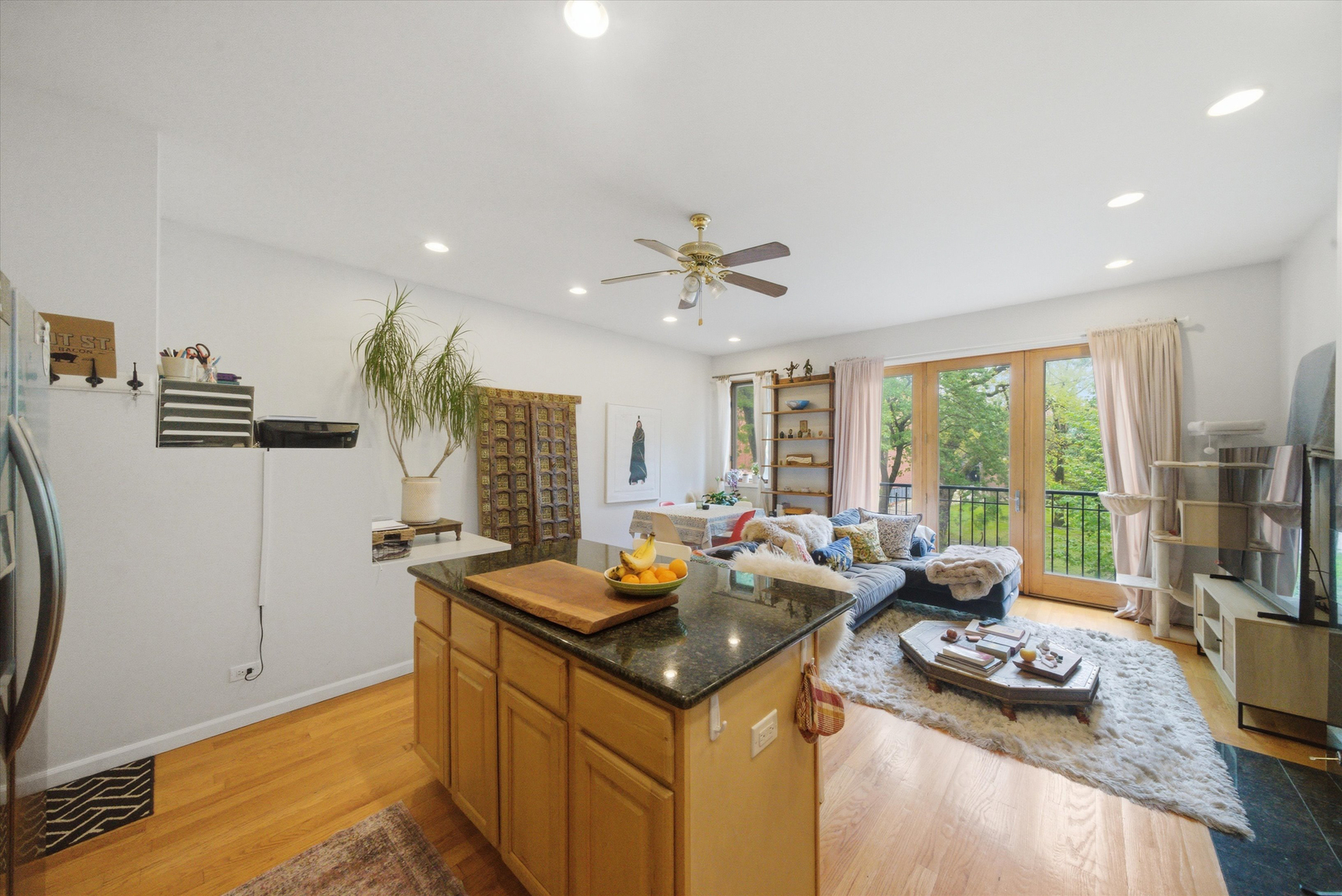 2416 W THOMAS Street Unit: 2