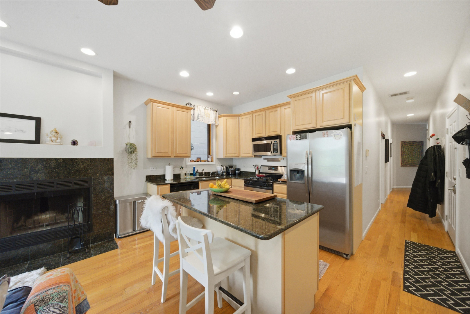 2416 W THOMAS Street Unit: 2