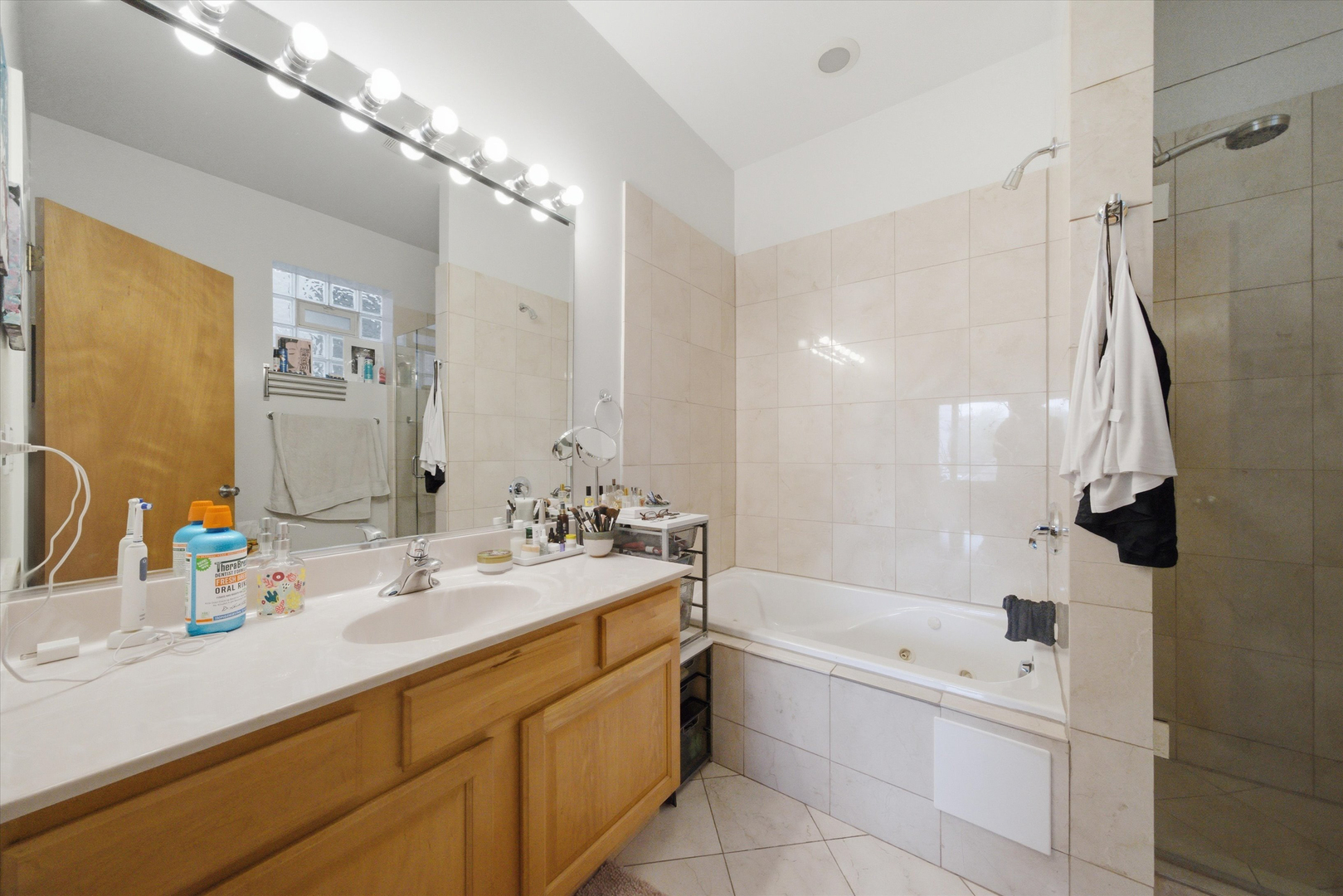2416 W THOMAS Street Unit: 2