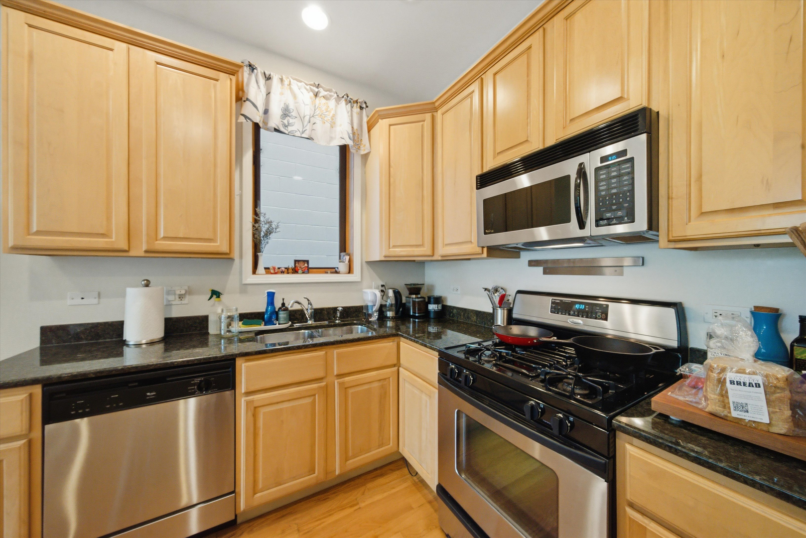 2416 W THOMAS Street Unit: 2