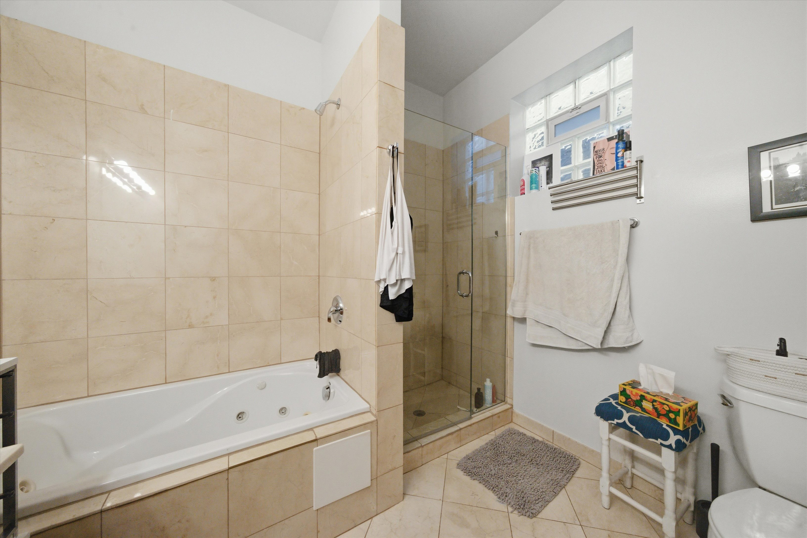 2416 W THOMAS Street Unit: 2
