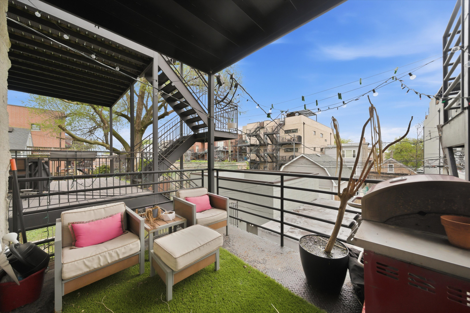 2416 W THOMAS Street Unit: 2