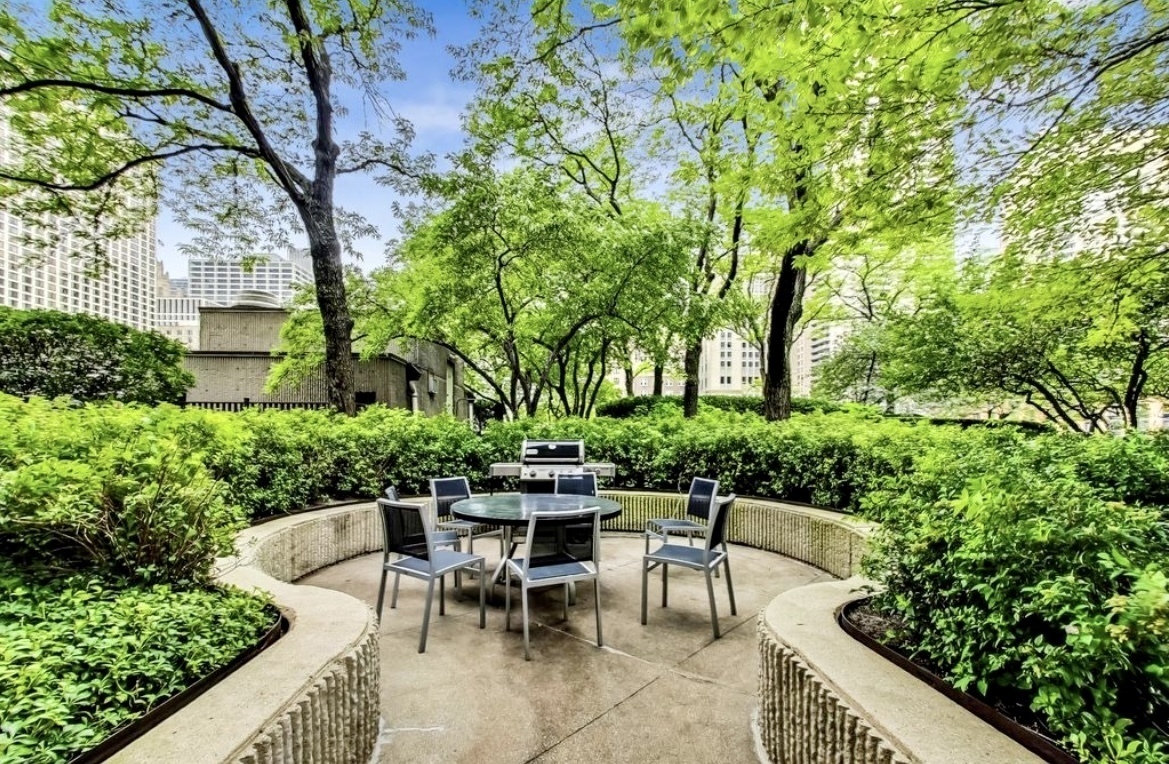 10 E ONTARIO Street Unit: 2507