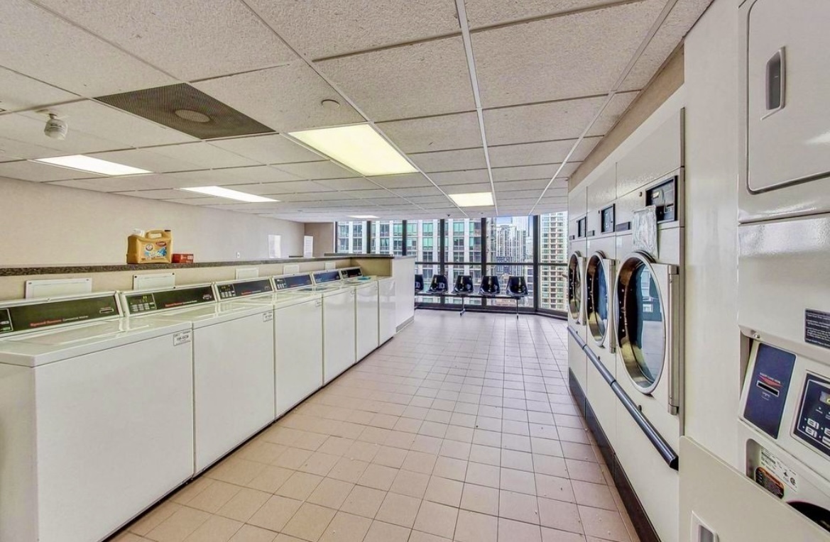 10 E ONTARIO Street Unit: 2507