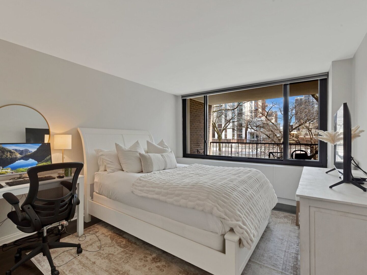 1555 N Sandburg Terrace Unit: 310K