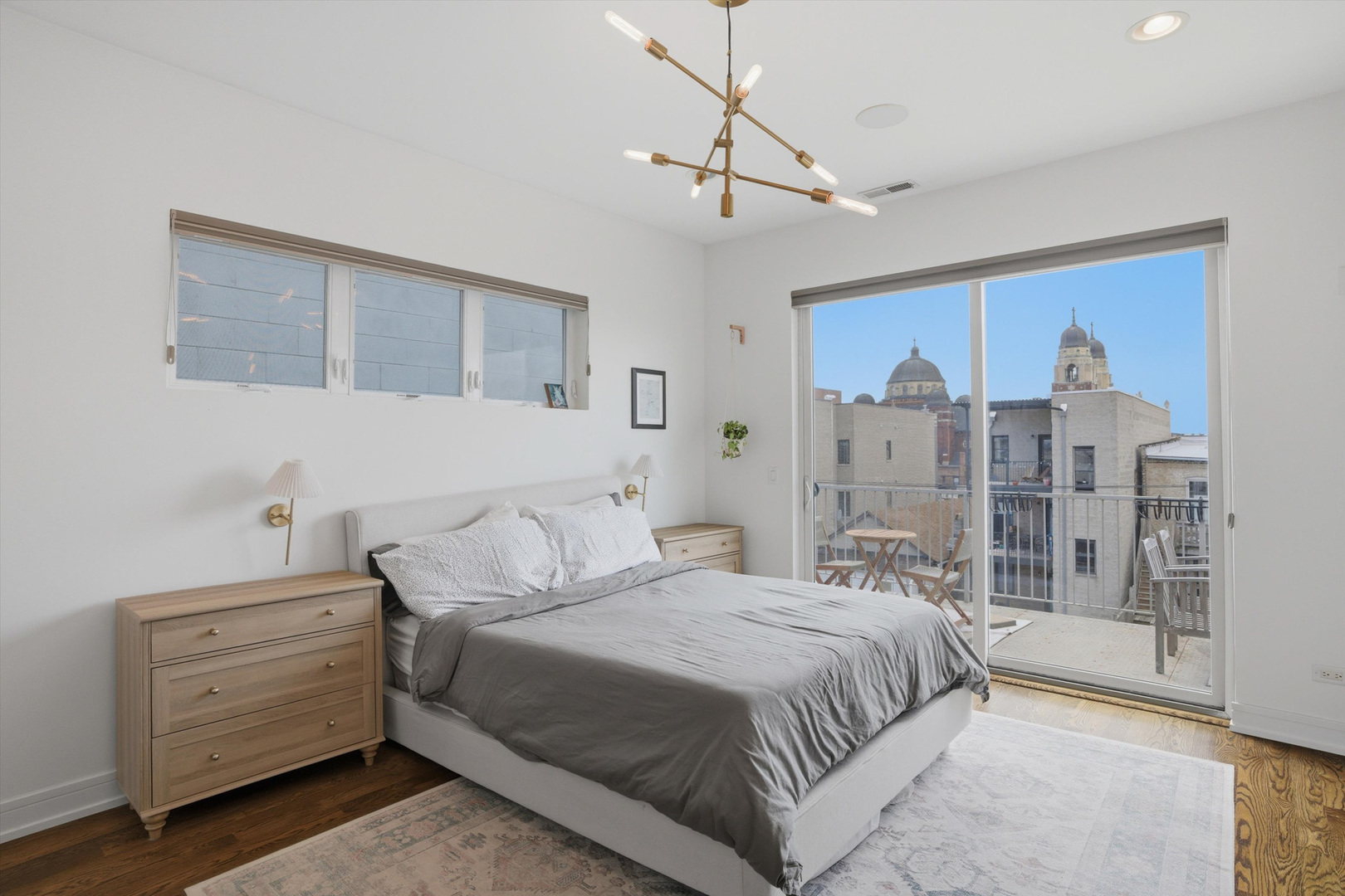 1521 W FRY Street Unit: 4