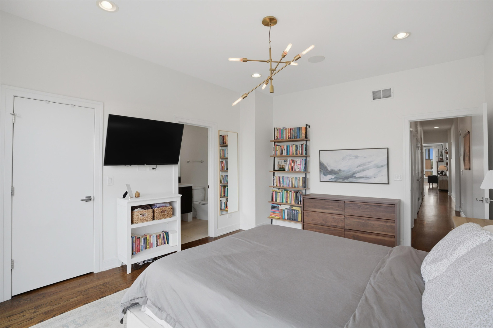 1521 W FRY Street Unit: 4