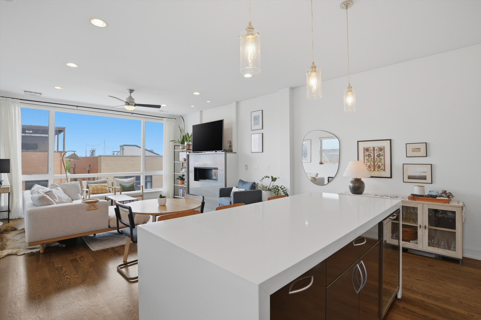 1521 W FRY Street Unit: 4