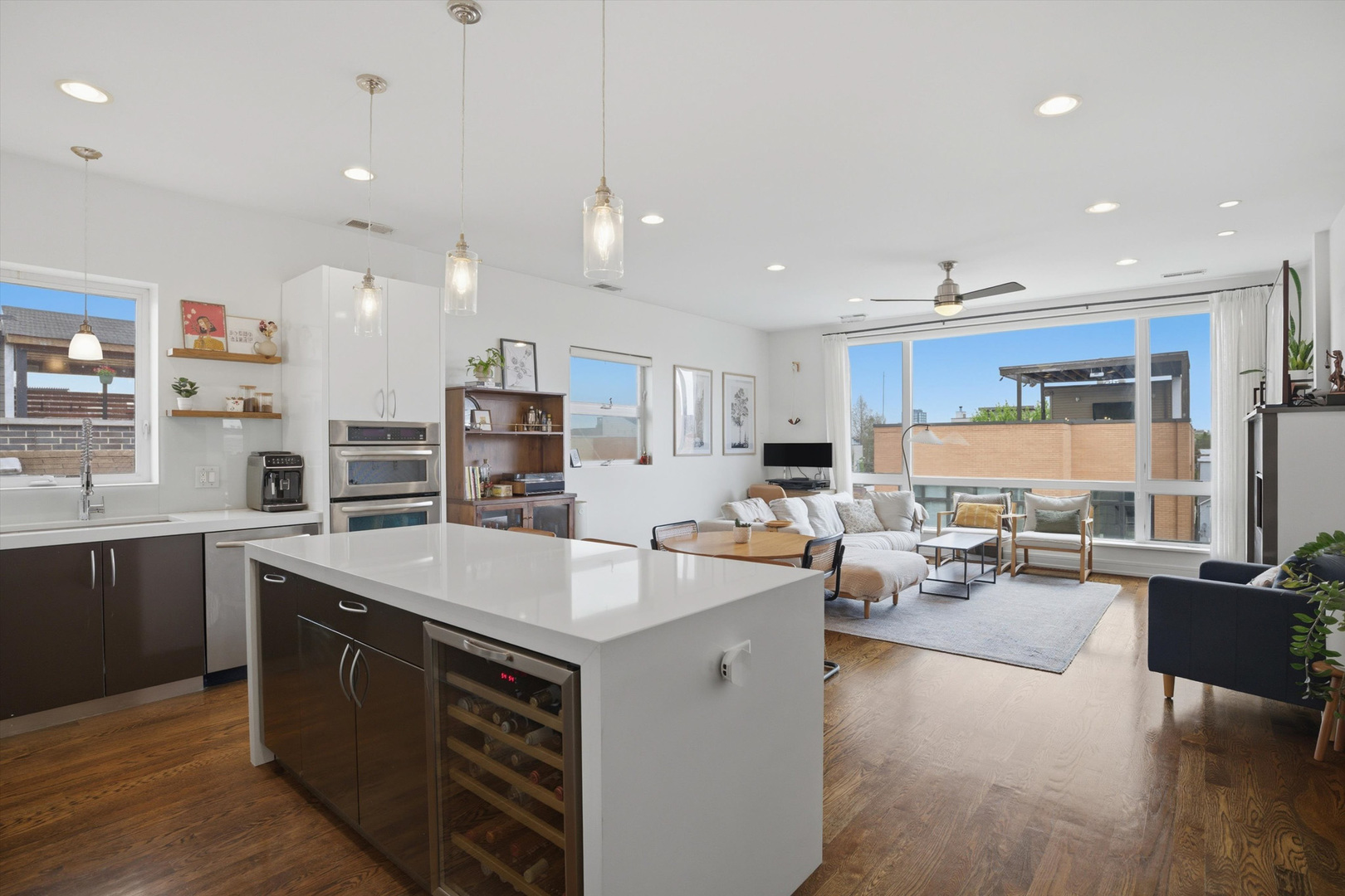 1521 W FRY Street Unit: 4