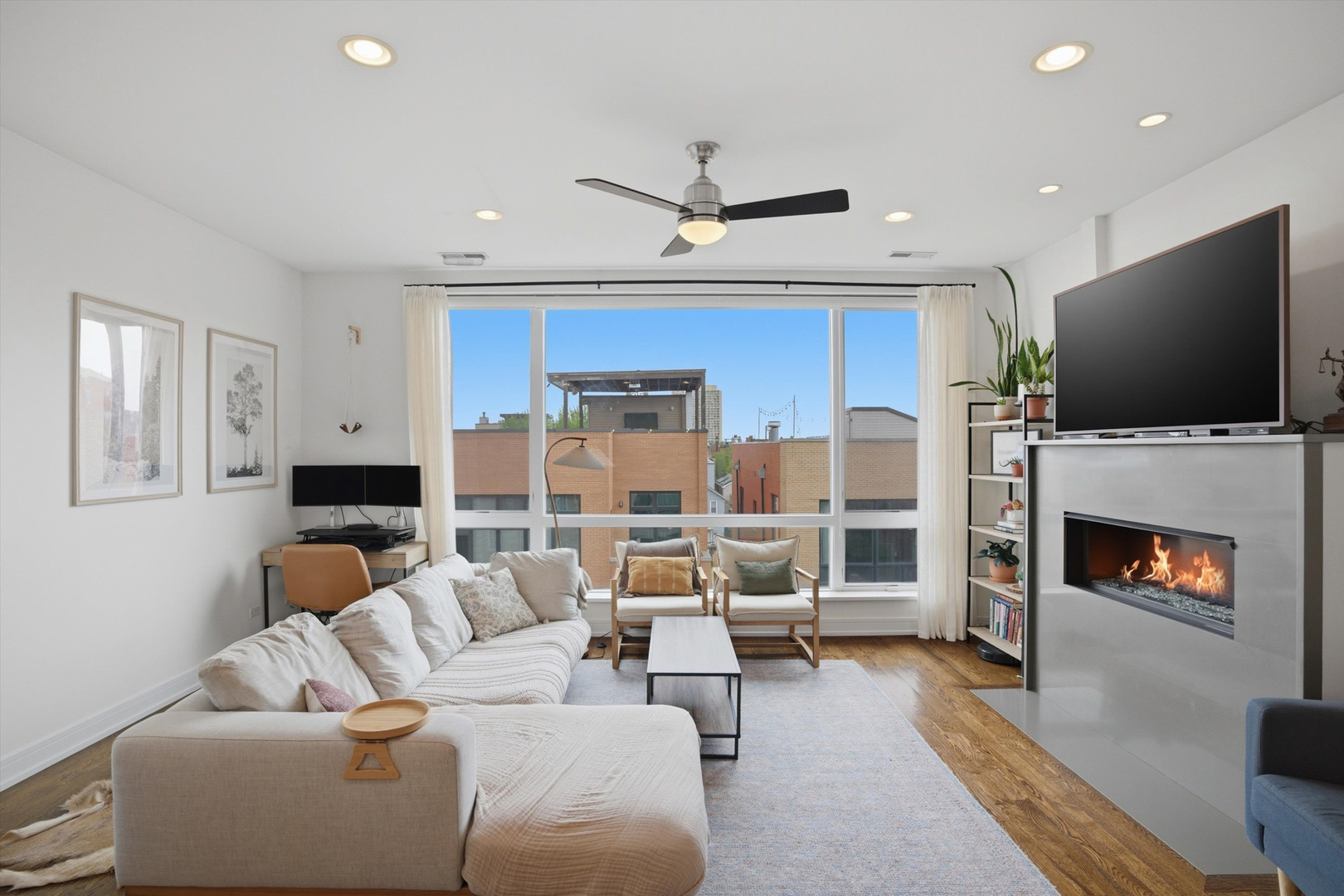 1521 W FRY Street Unit: 4
