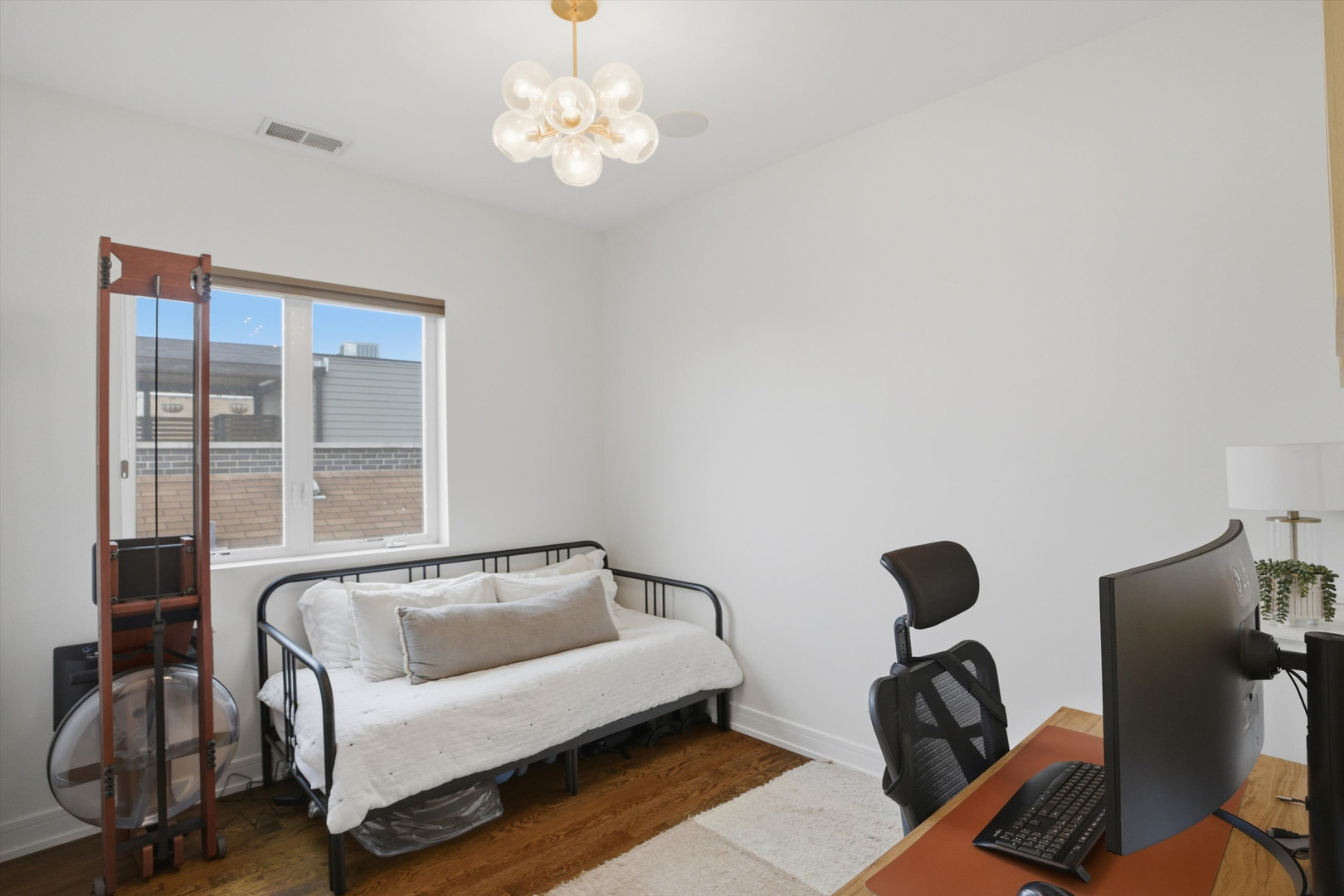 1521 W FRY Street Unit: 4