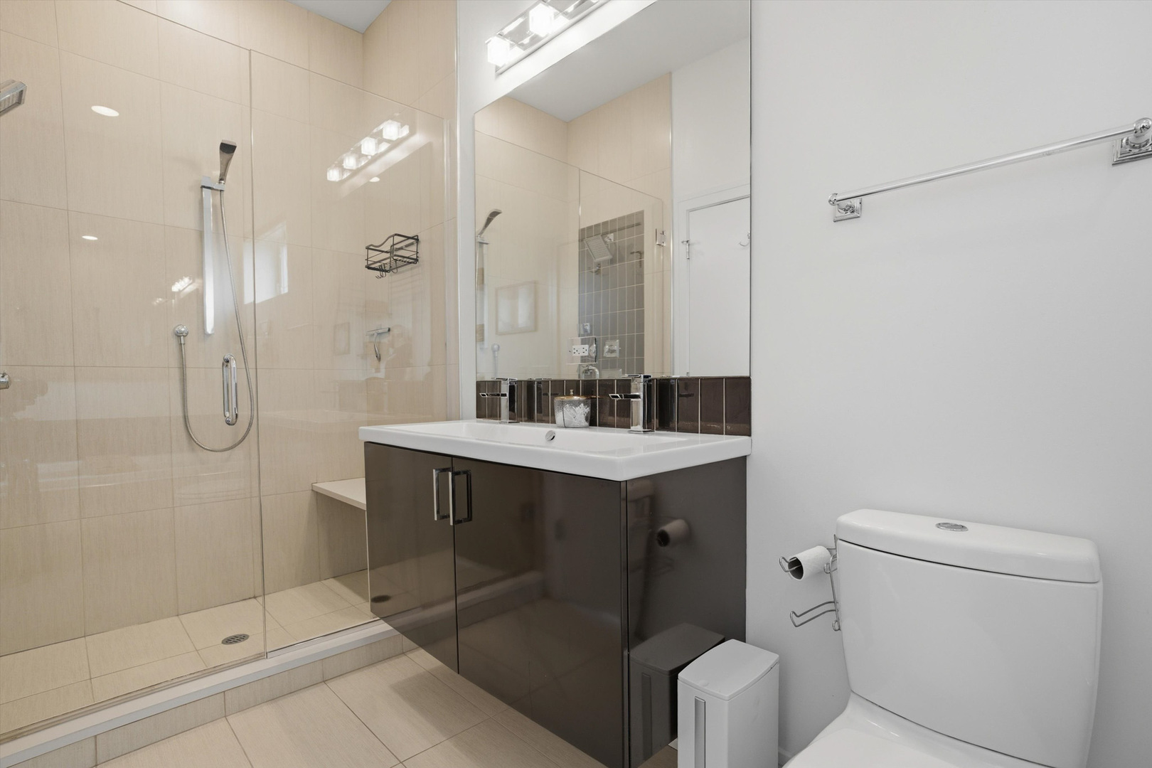 1521 W FRY Street Unit: 4