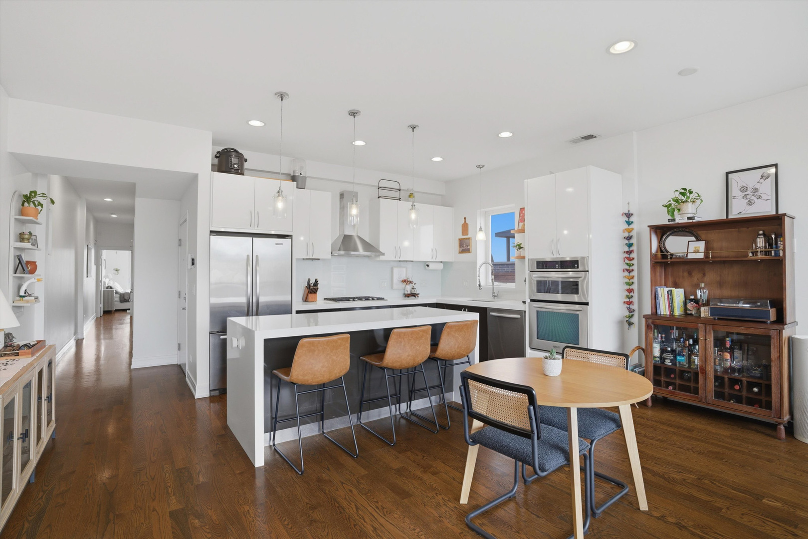 1521 W FRY Street Unit: 4