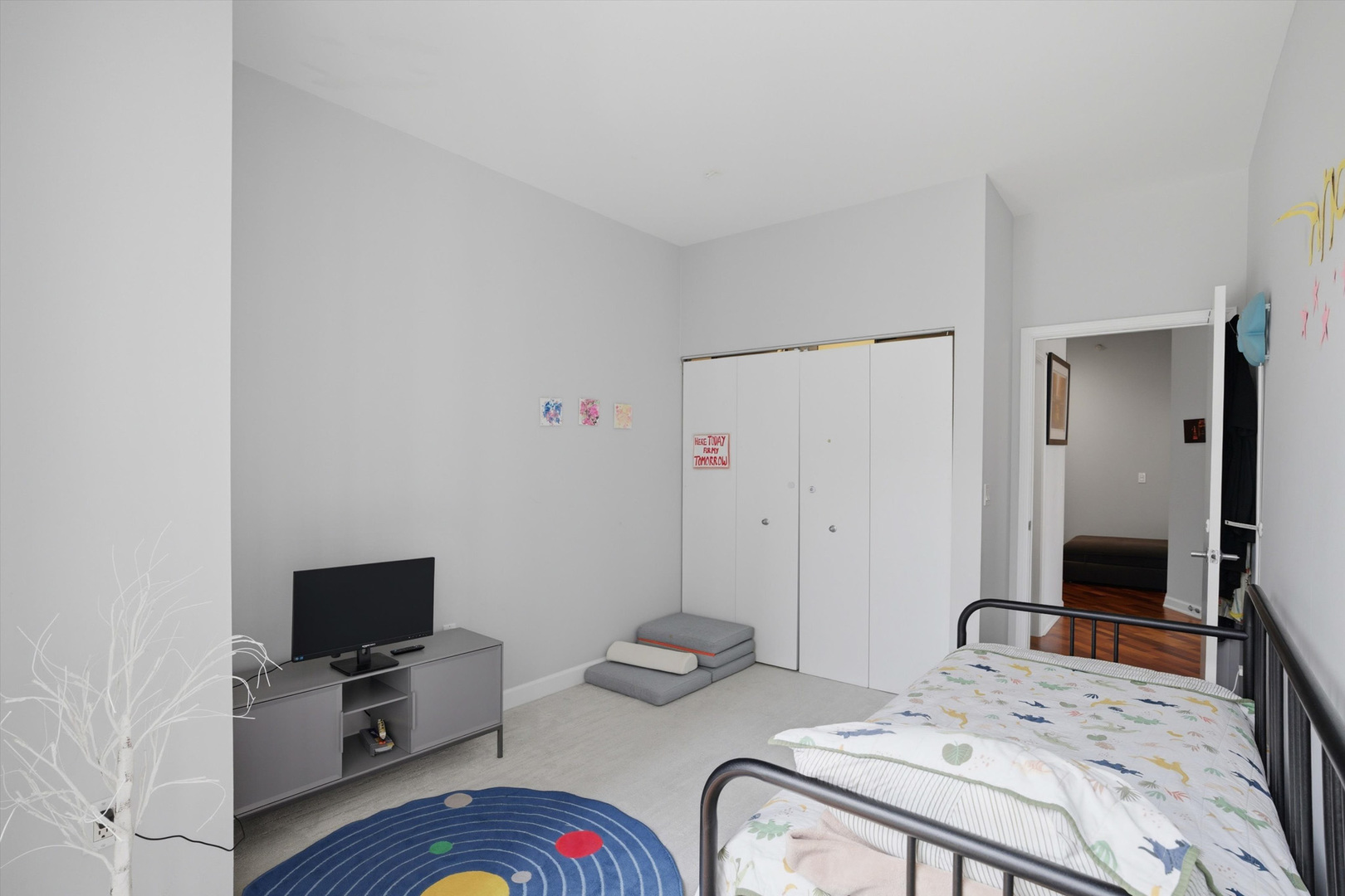 233 E 13th Street Unit: 909