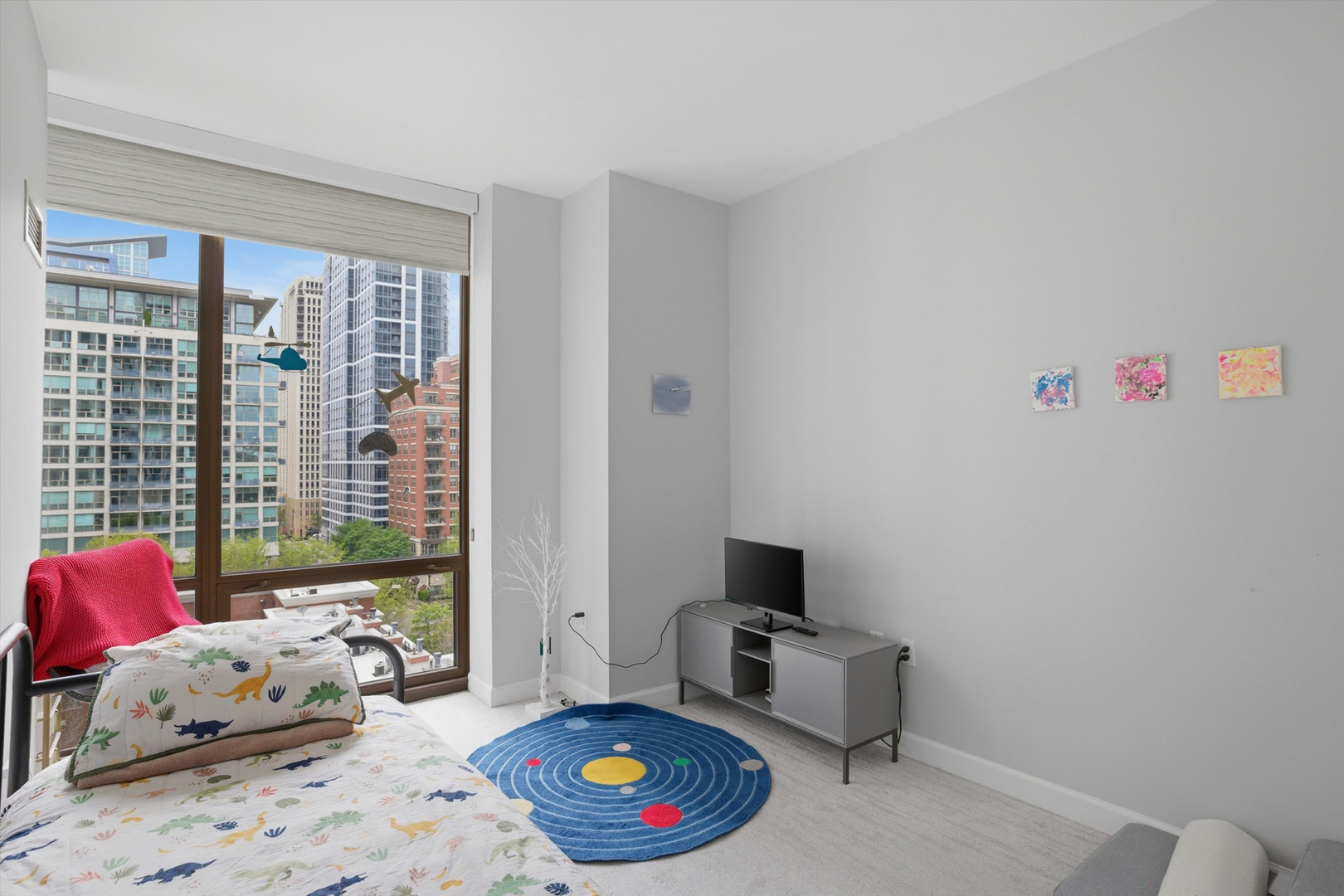 233 E 13th Street Unit: 909