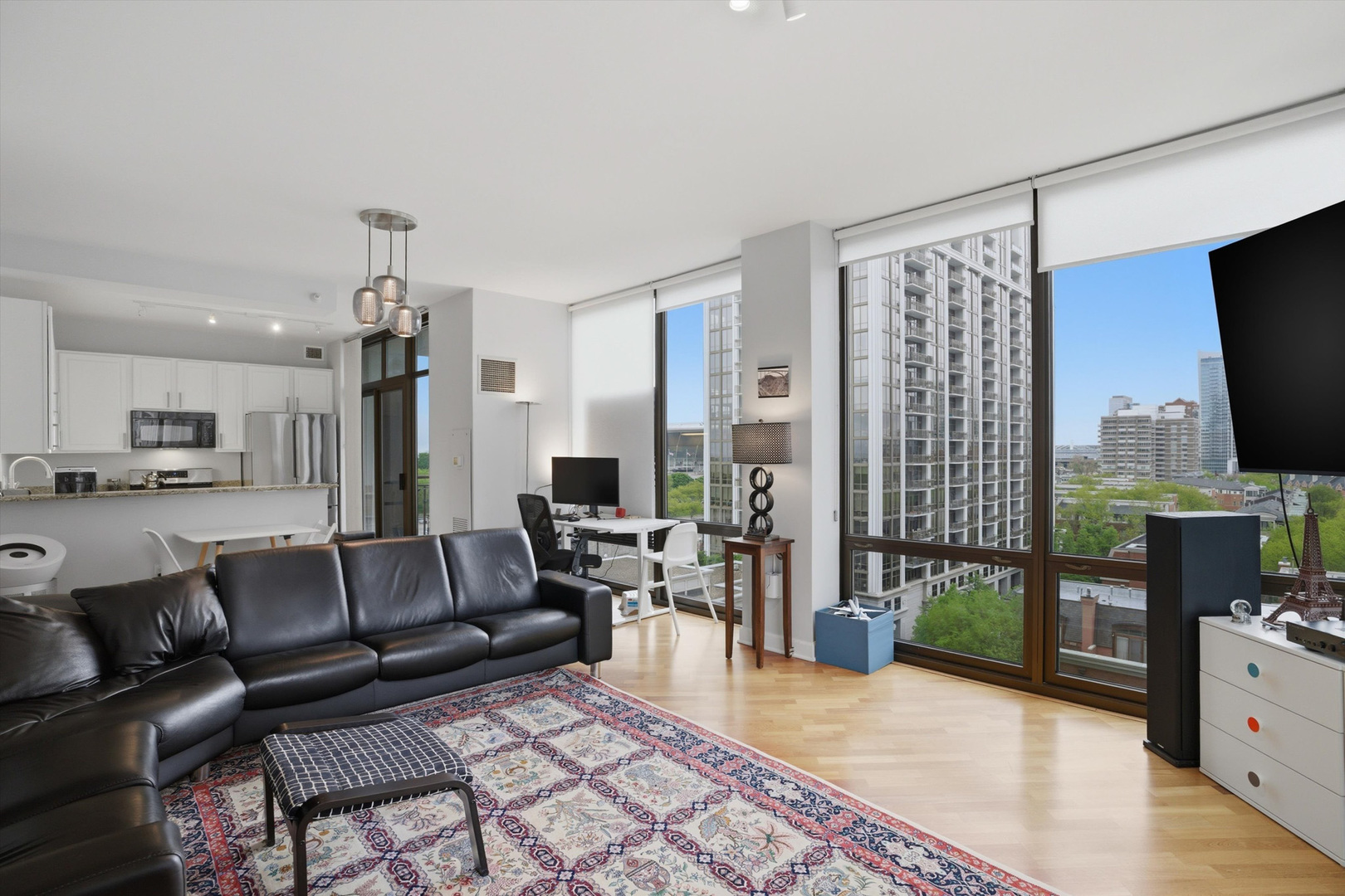 233 E 13th Street Unit: 909