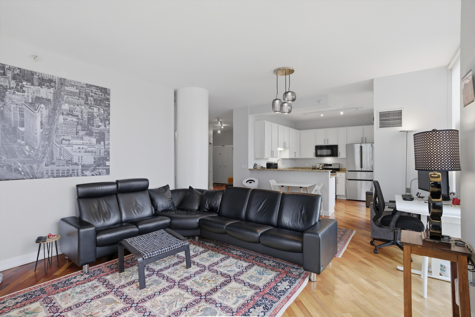 233 E 13th Street Unit: 909