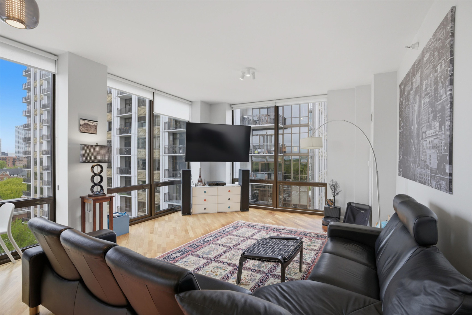 233 E 13th Street Unit: 909