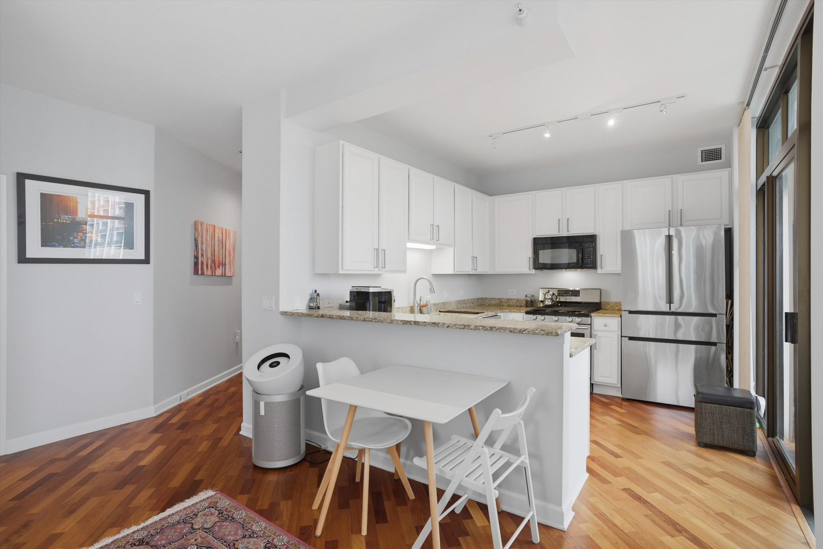 233 E 13th Street Unit: 909