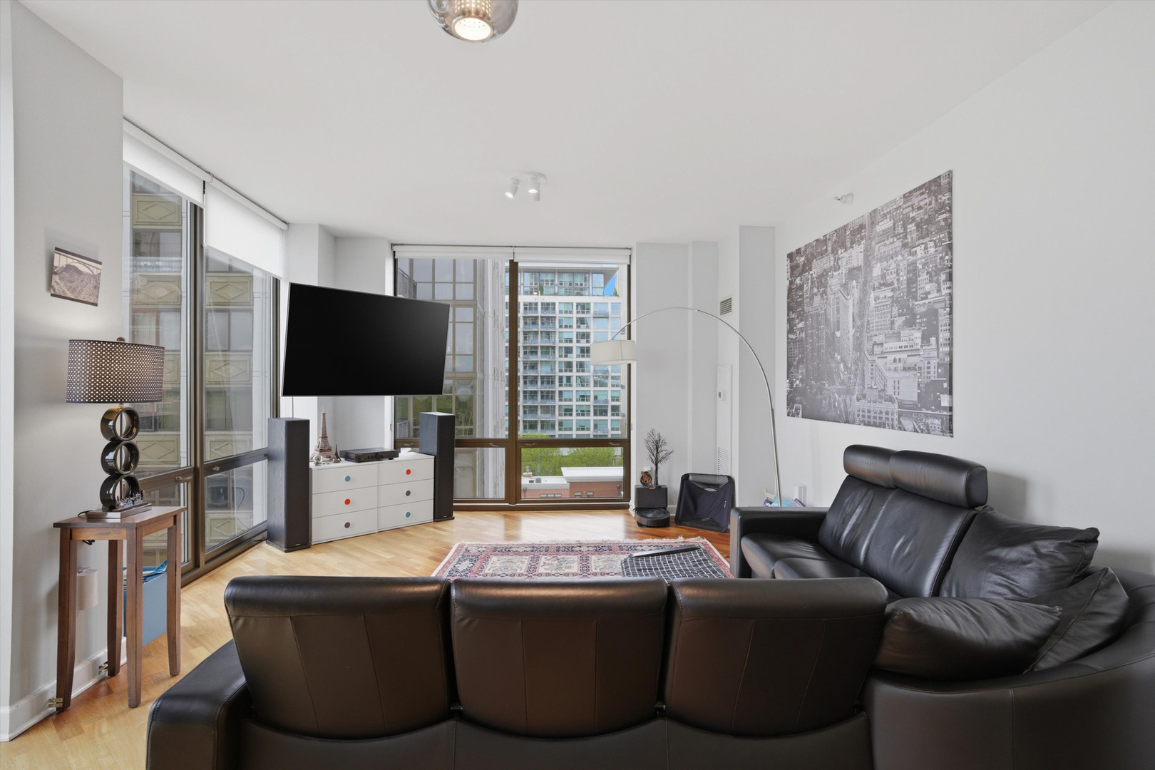 233 E 13th Street Unit: 909