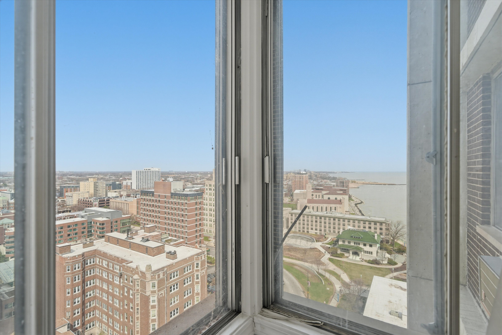 6325 N Sheridan Road Unit: 1808