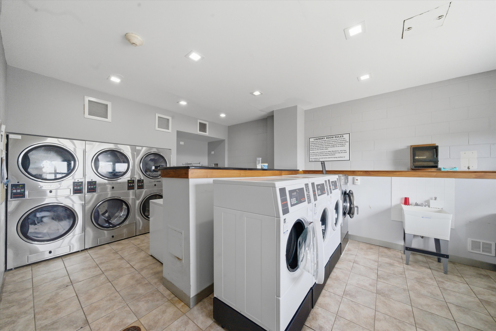 6325 N Sheridan Road Unit: 1808