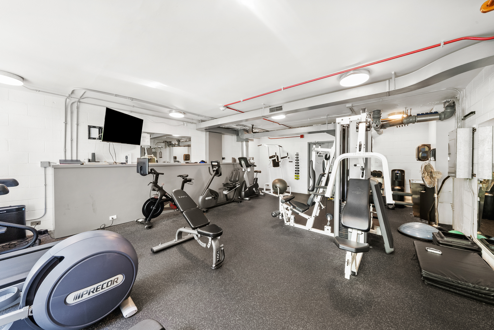 860 N Lake Shore Drive Unit: 8L