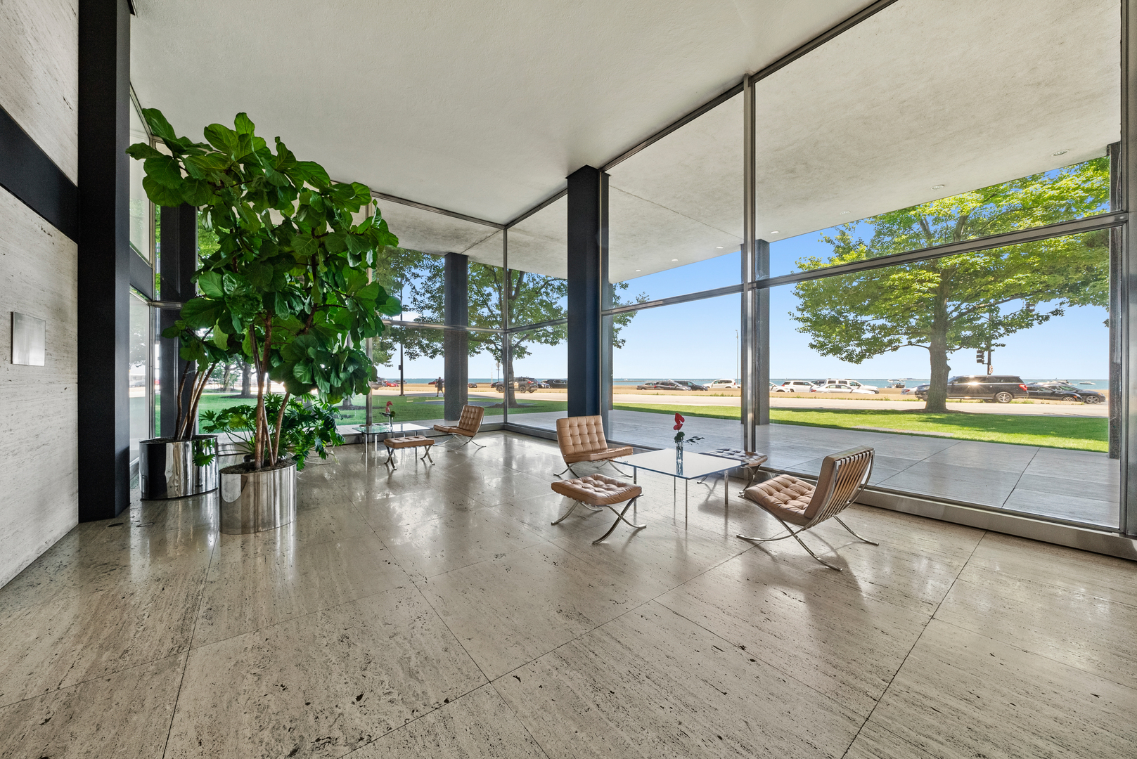 860 N Lake Shore Drive Unit: 8L