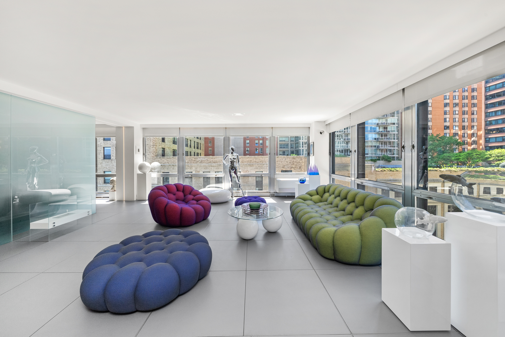 860 N Lake Shore Drive Unit: 8L