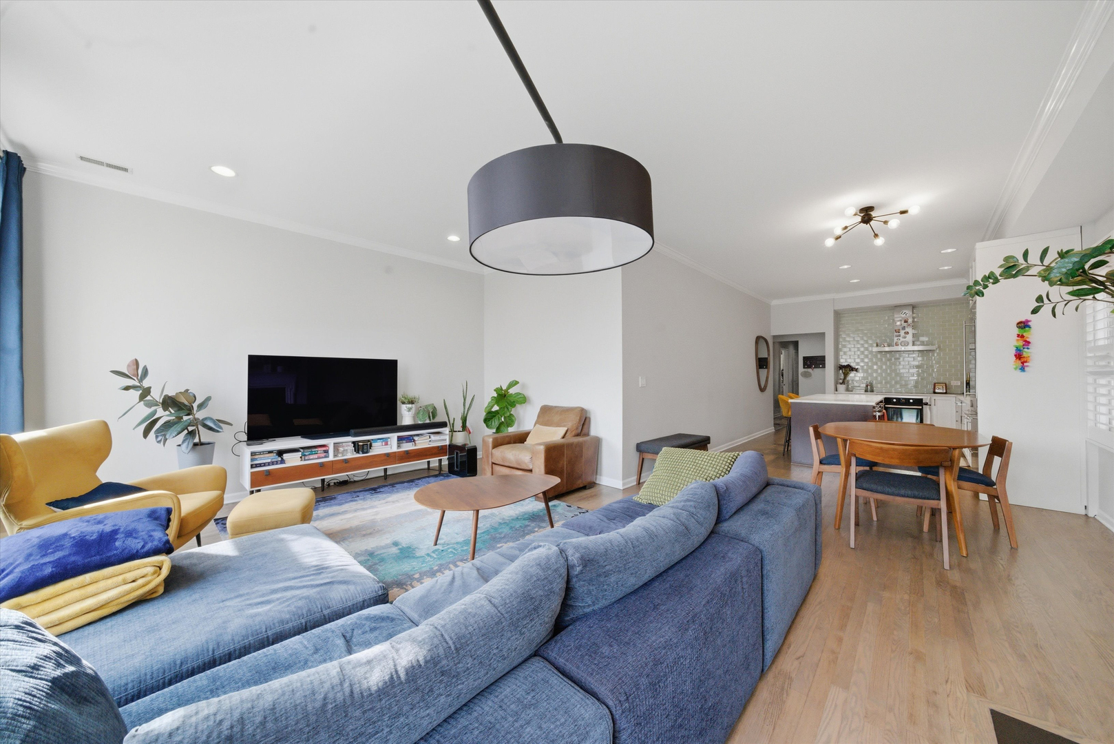 540 W Oakdale Avenue Unit: 4E